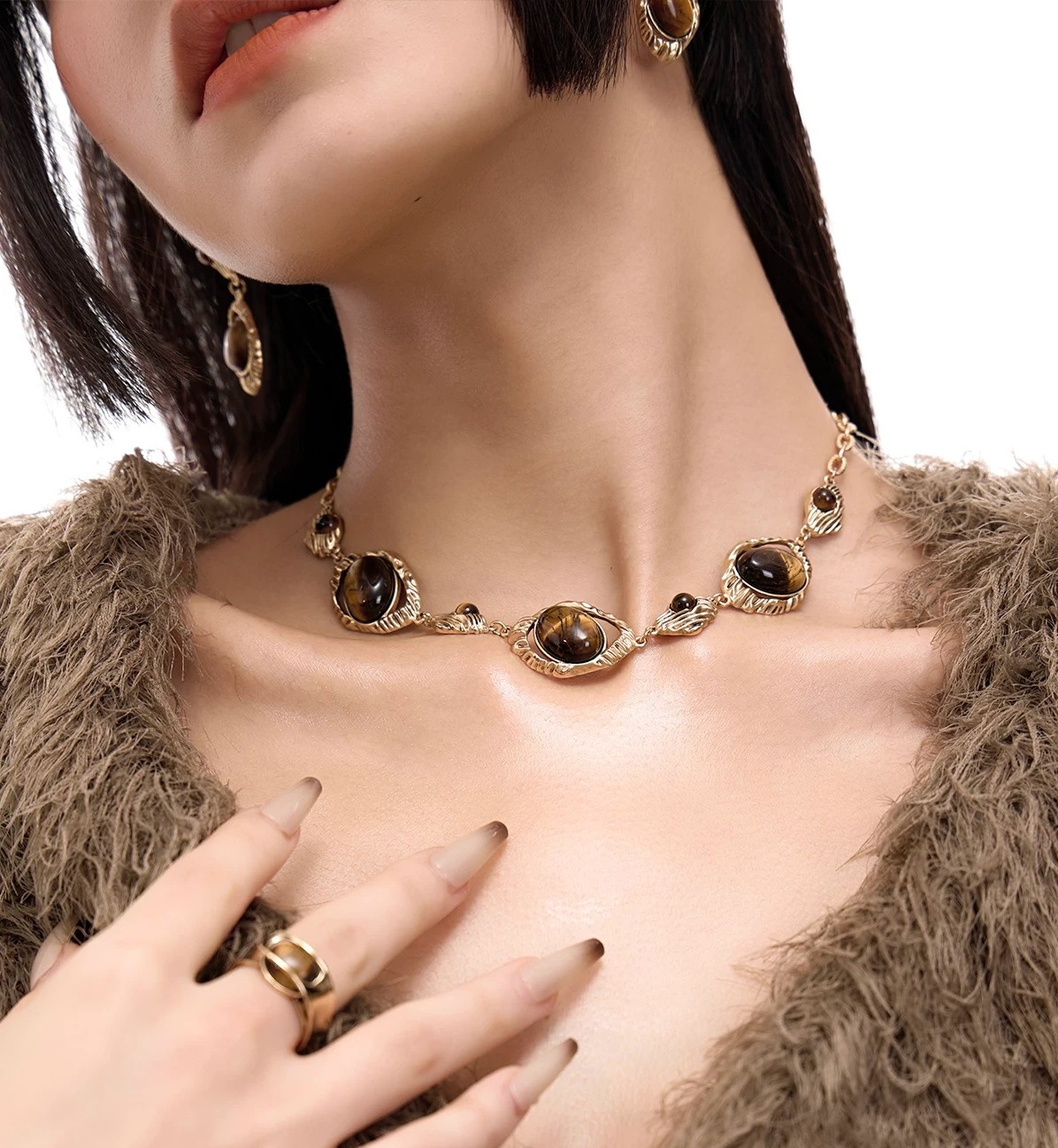 Vintage Earthy Tiger's Eye Statement Necklace | Retro Button-Lock Chunky Collar Necklace, Alloy Gold/Silver Plated
