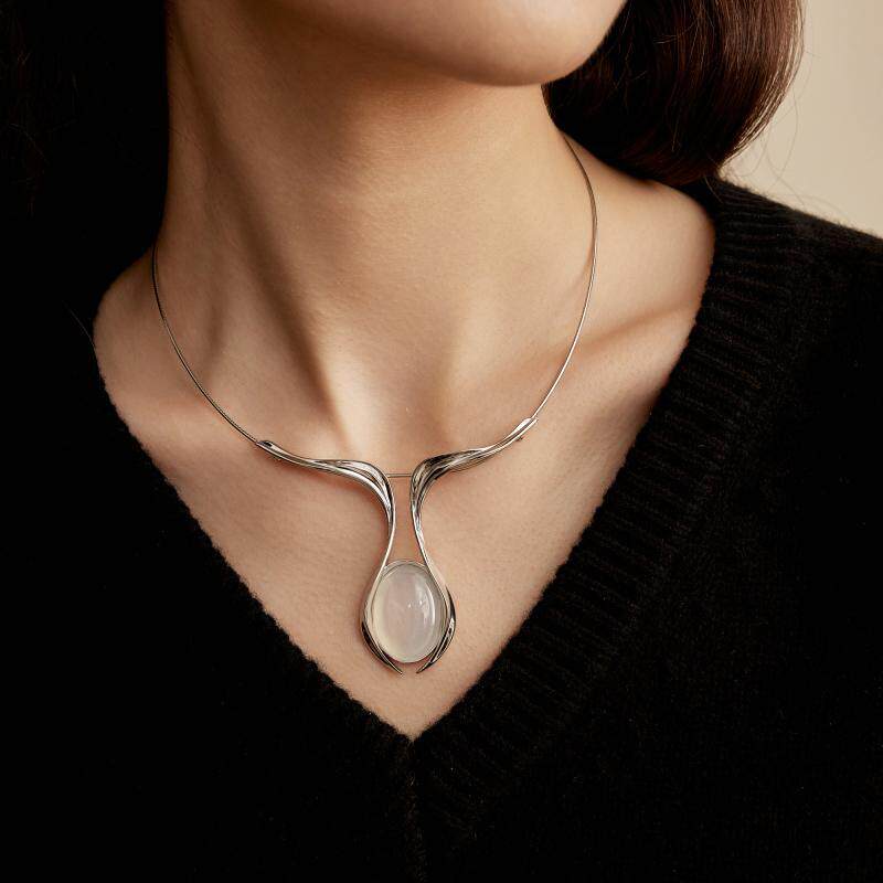 New Chinese Style Moon Choker Necklace White Gold Teardrop Pendant Elegant Necklaces for Women