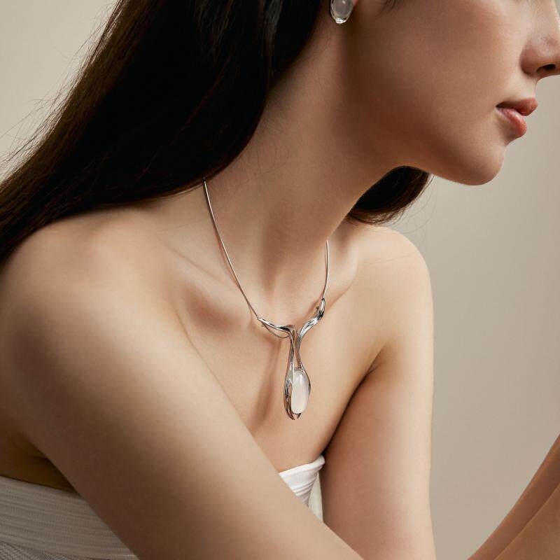 New Chinese Style Moon Choker Necklace White Gold Teardrop Pendant Elegant Necklaces for Women