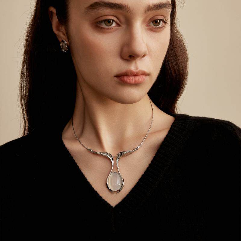 New Chinese Style Moon Choker Necklace White Gold Teardrop Pendant Elegant Necklaces for Women