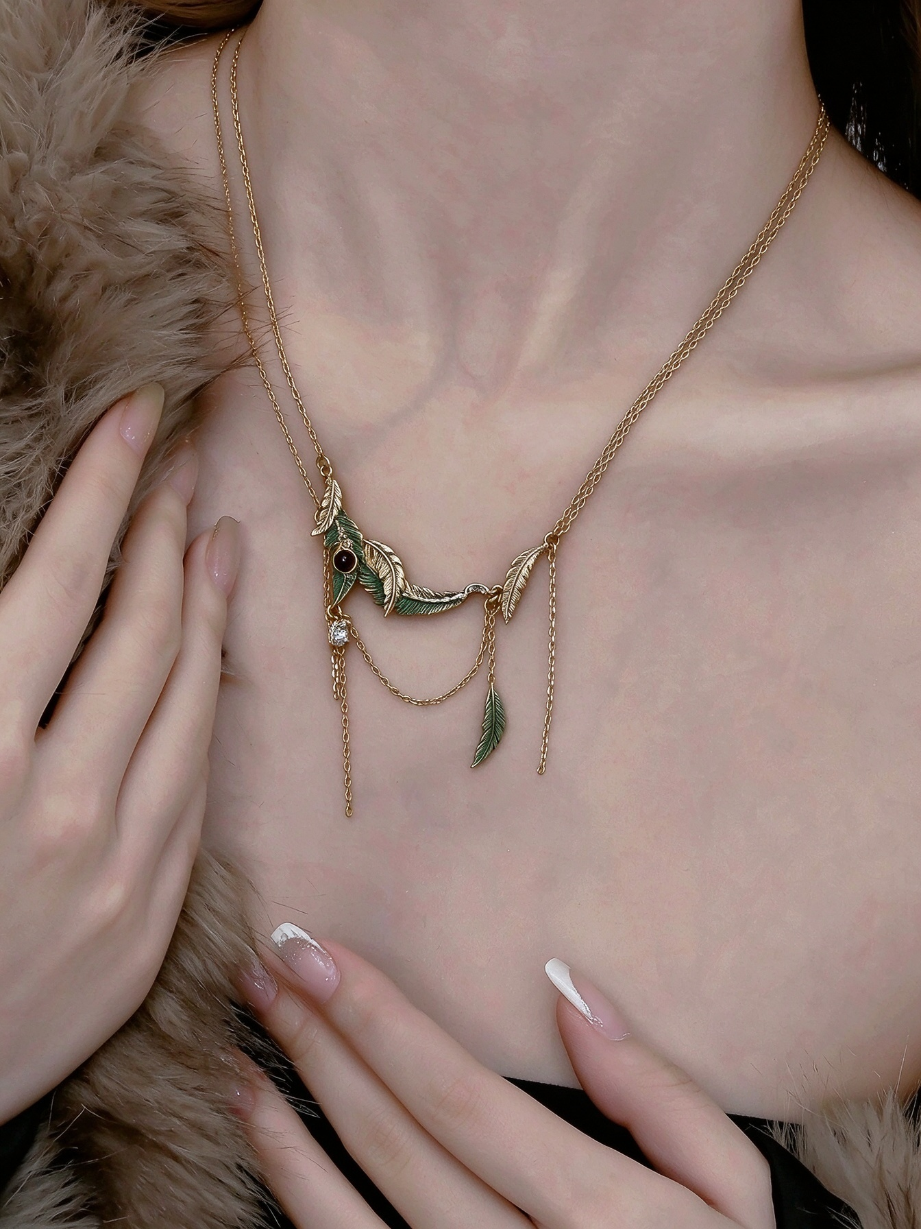 Peacock Feather Tassel Collar Necklace | Original Vintage Gold Delicate Lock Chain Necklace