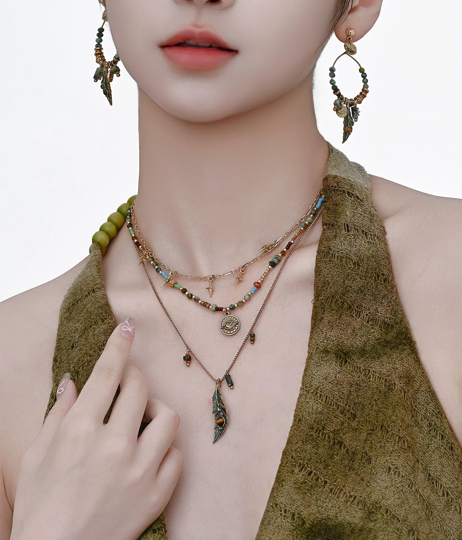 Bohemian Multi-Layer Beaded Collarbone Necklace | Vintage Gold Ethnic Green Feather Pendant Necklace