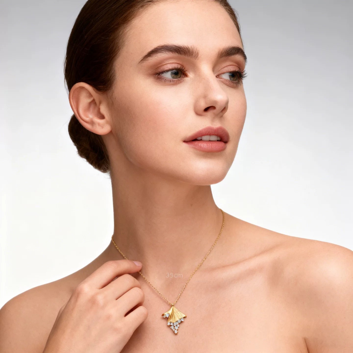 Vintage Fan Leaf Pave Pendant Necklace | Retro Minimalist Luxury Collarbone Necklace for Women