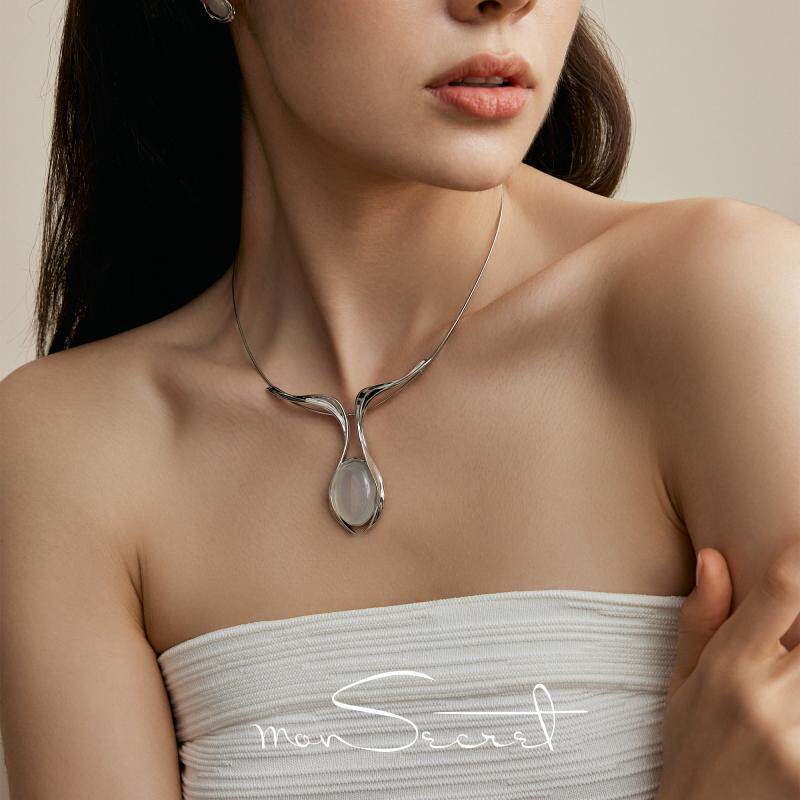 New Chinese Style Moon Choker Necklace White Gold Teardrop Pendant Elegant Necklaces for Women