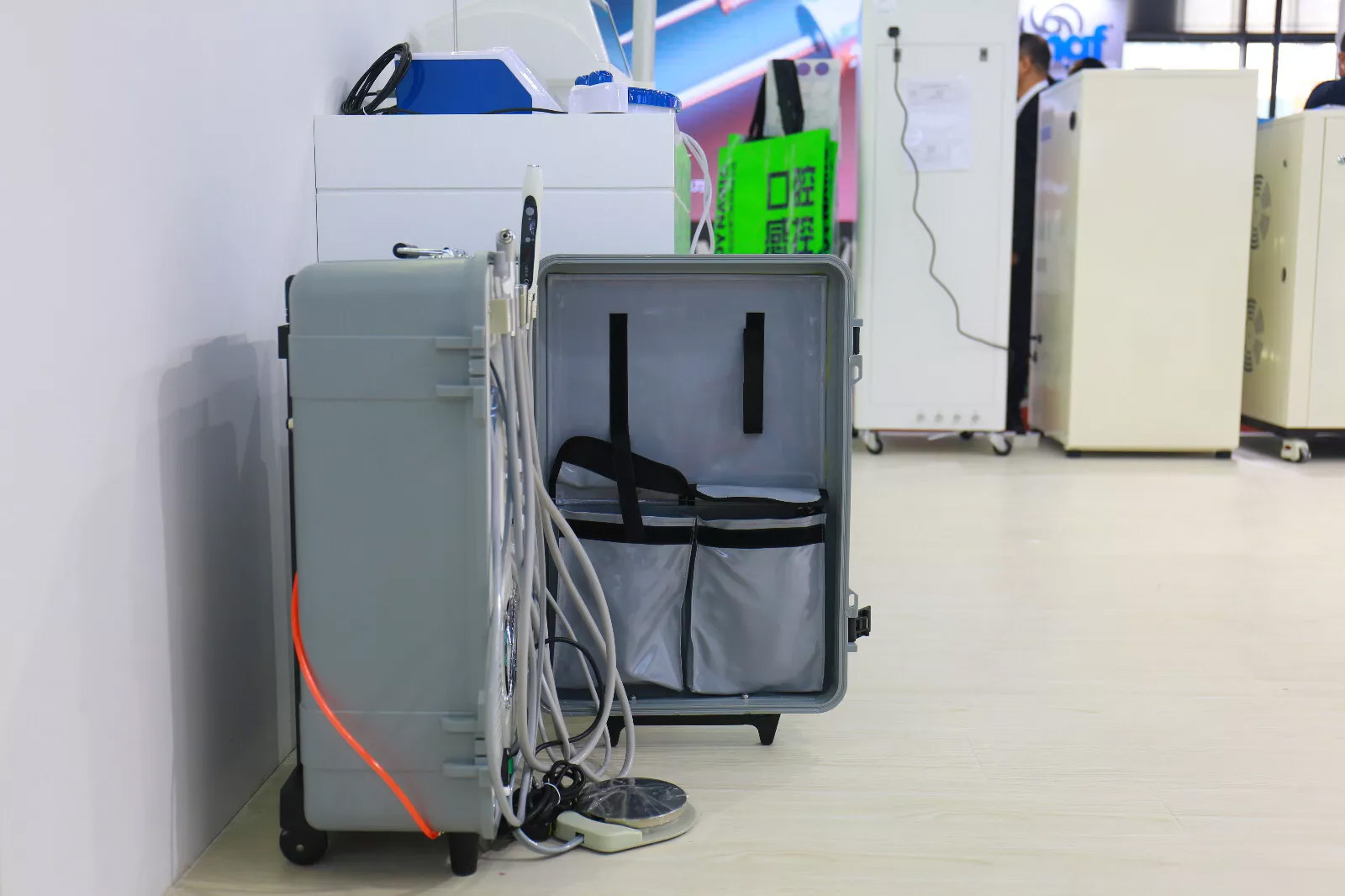 Dynamic® DU893 Portable Professional Dental Unit with Air Compressor Ultrasonic Scaler LED Curing Light image 11