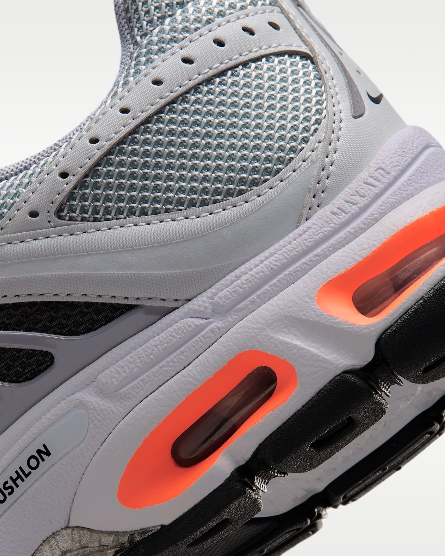 나이키 에어맥스 모토 2K 남성 신발 - 화이트/퓨어 플래티넘/울프 그레이/토탈 오렌지
