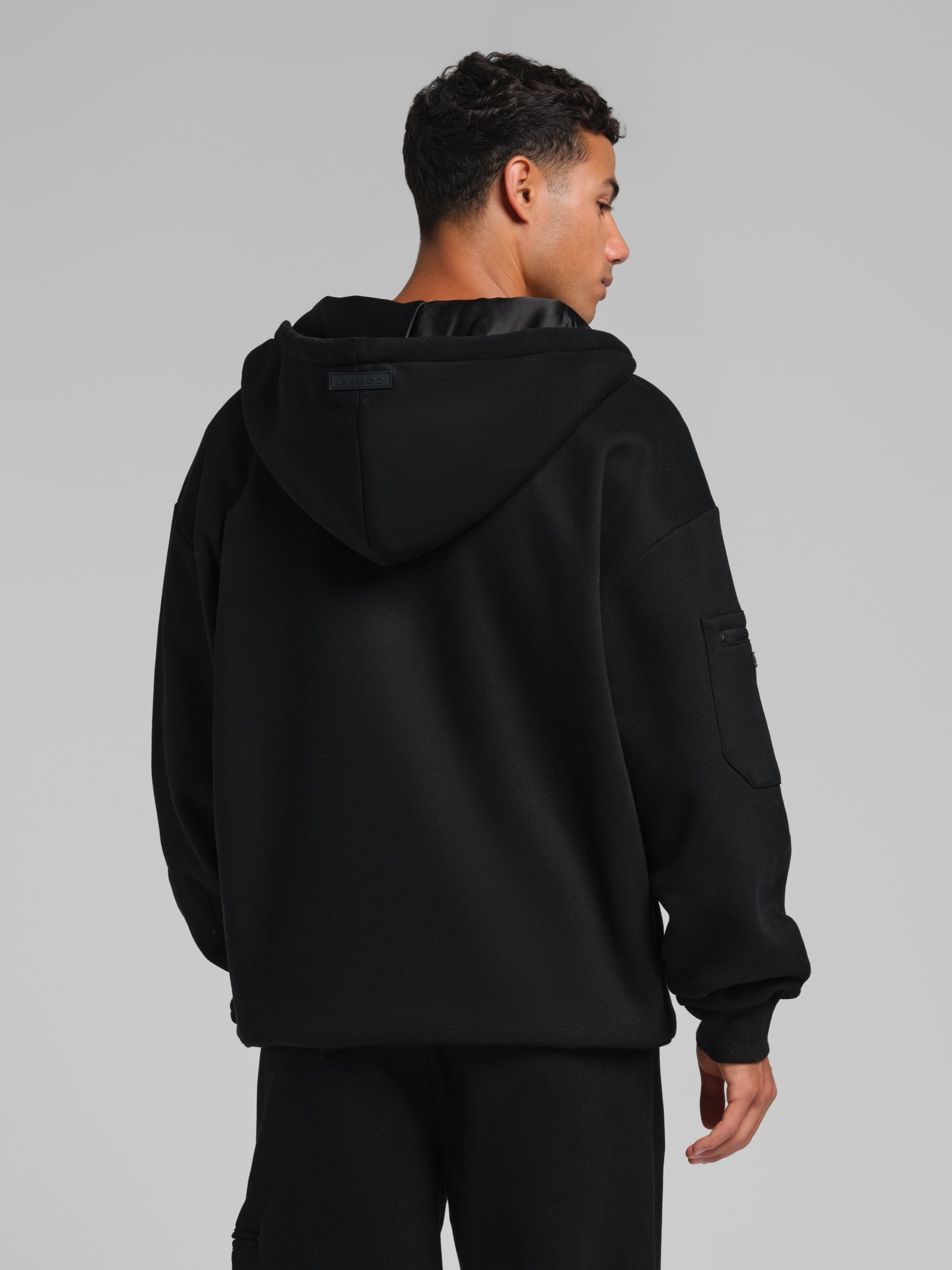 Onyx Black / M