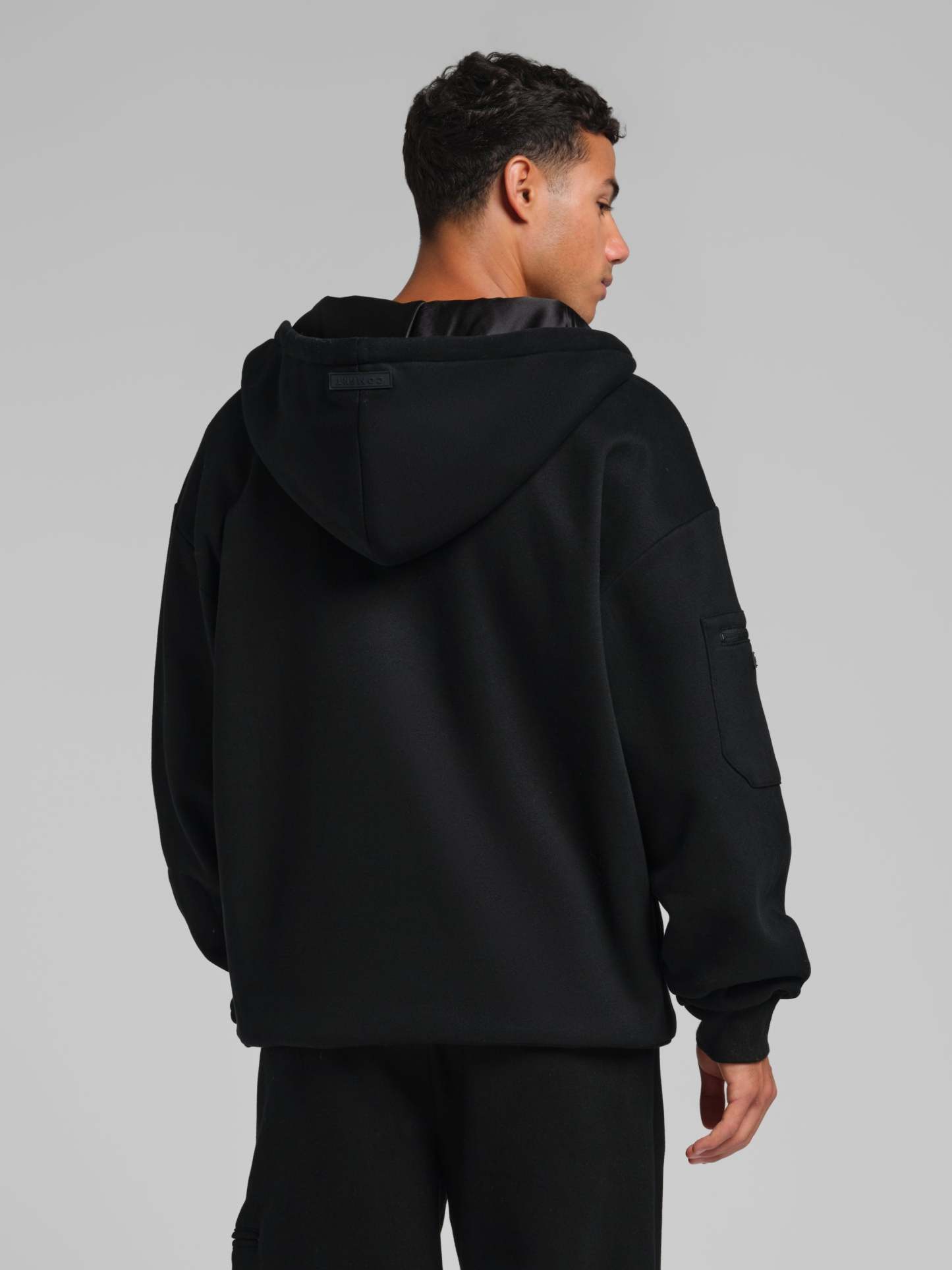Onyx Black / M