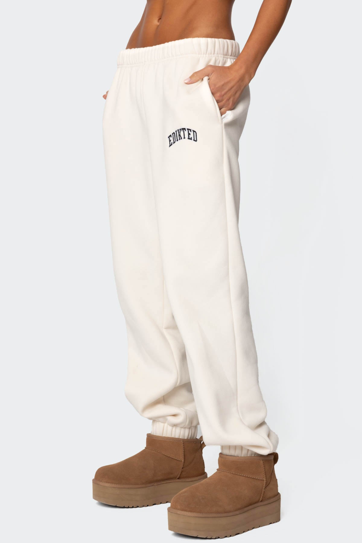 Edikted Babe Oversized Sweatpants - CREAM