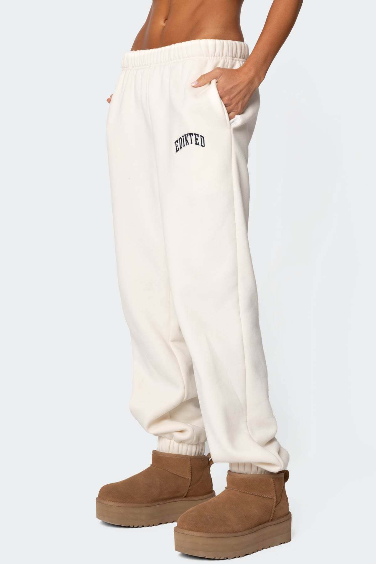 Edikted Babe Oversized Sweatpants - CREAM