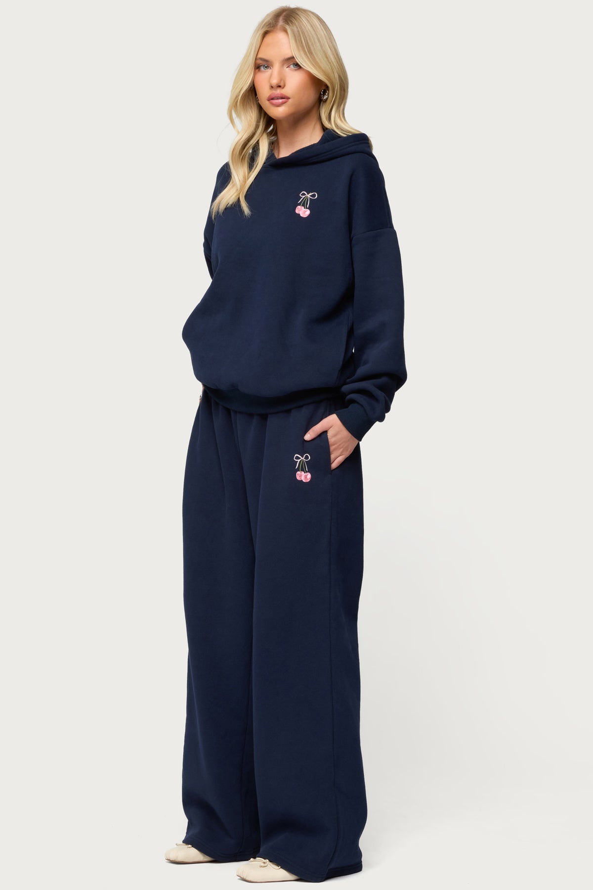 I Don't Chase I Attract Sweatpants - NAVY