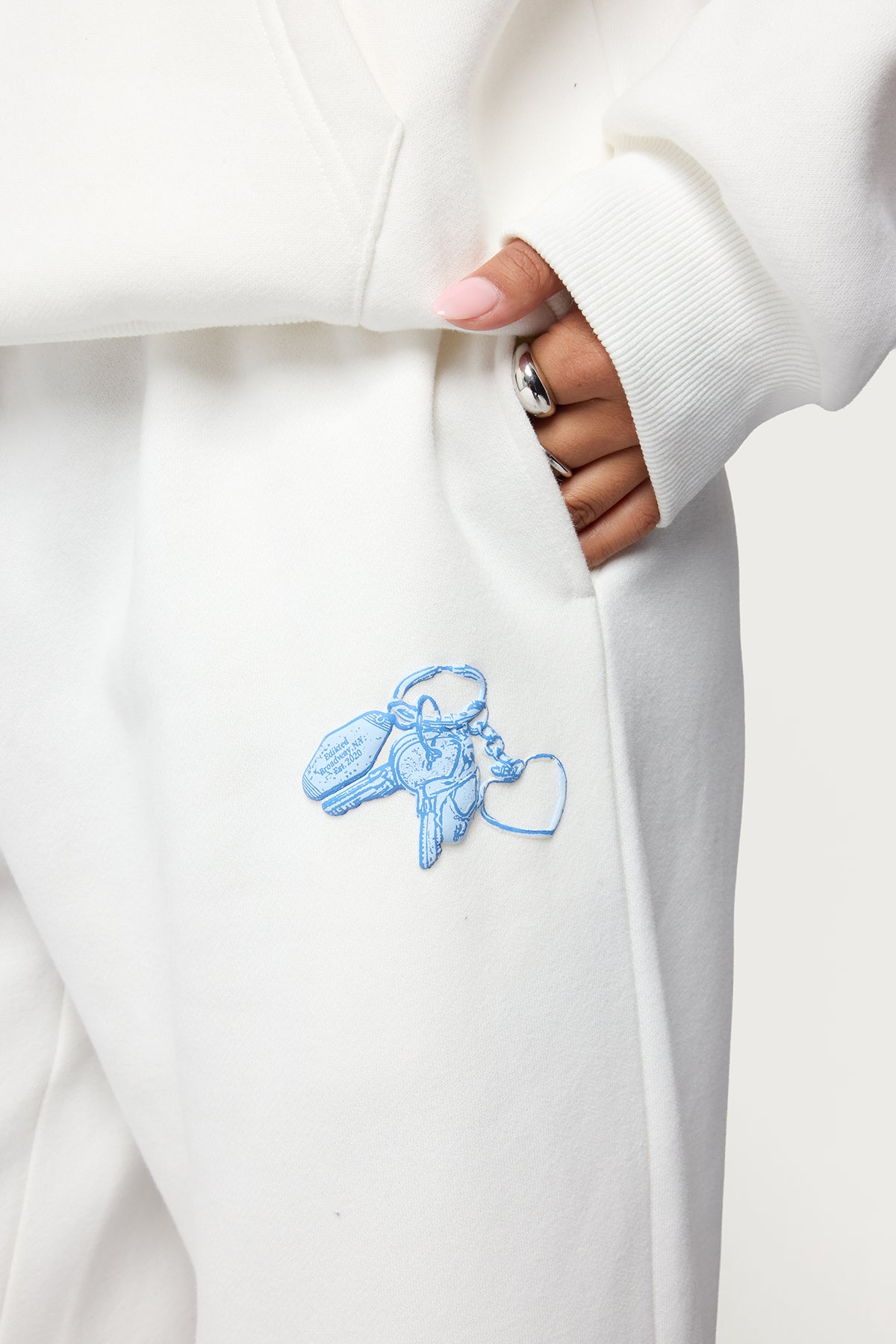 Keychain Cutie Straight Leg Sweatpants - WHITE