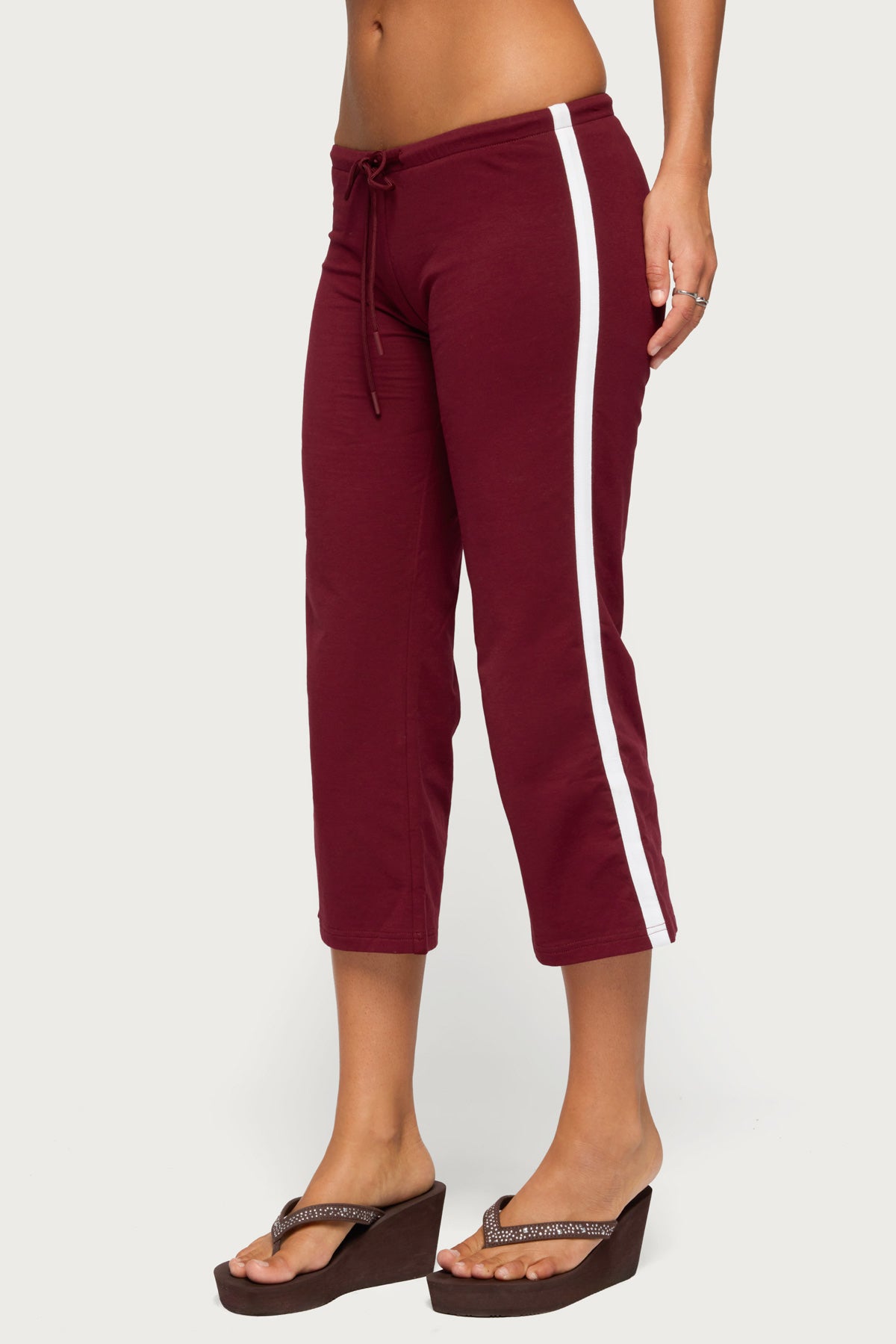 Milene Contrast French Terry Capri Pants - BURGUNDY