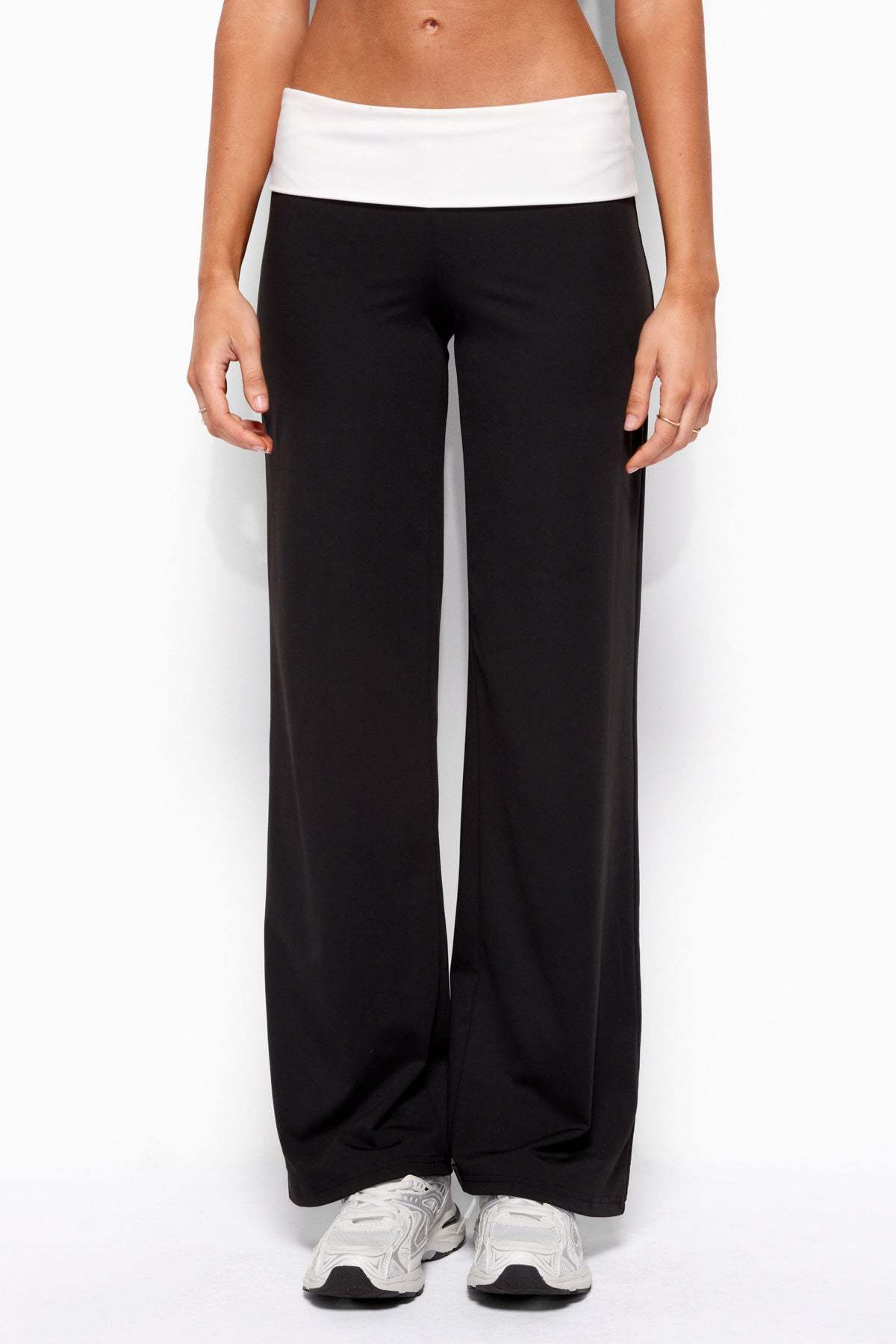 Reyna Contrast Foldover Pants - BLACK-AND-WHITE