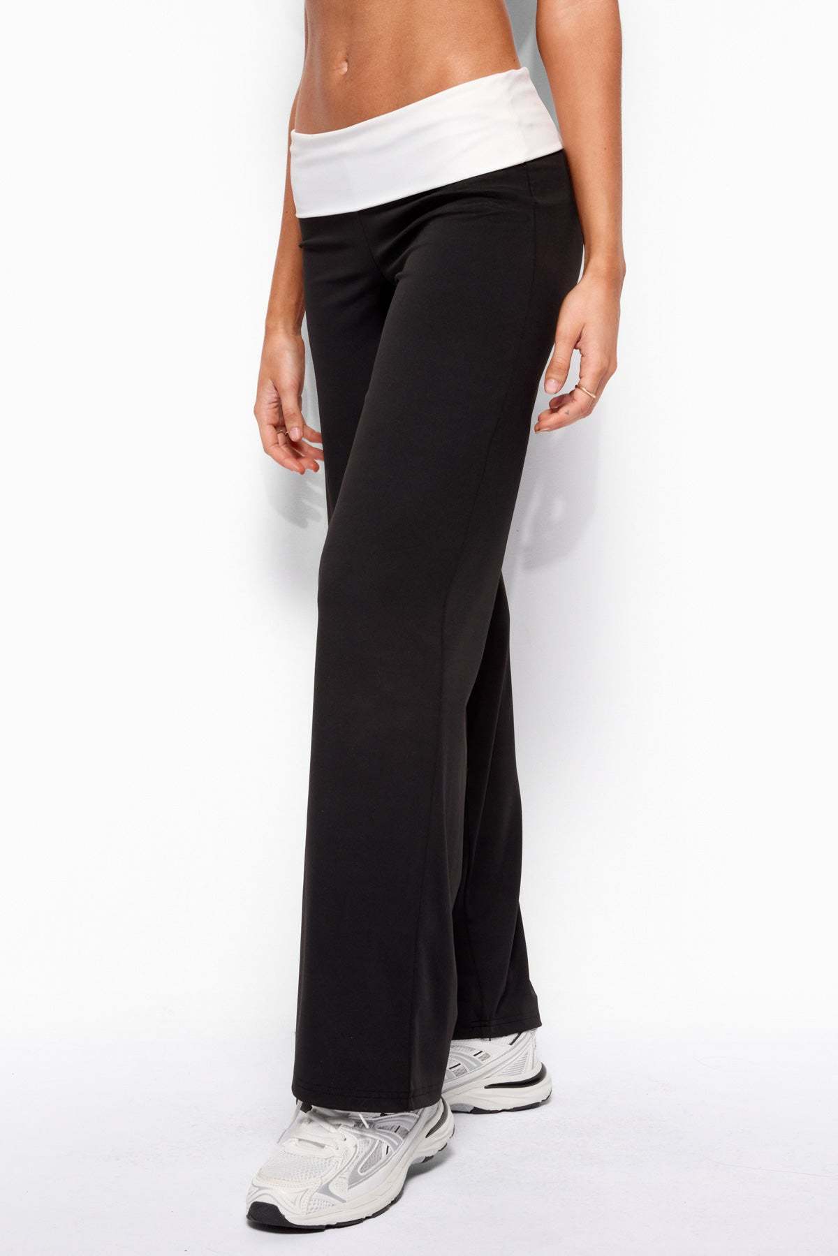 Reyna Contrast Foldover Pants - BLACK-AND-WHITE