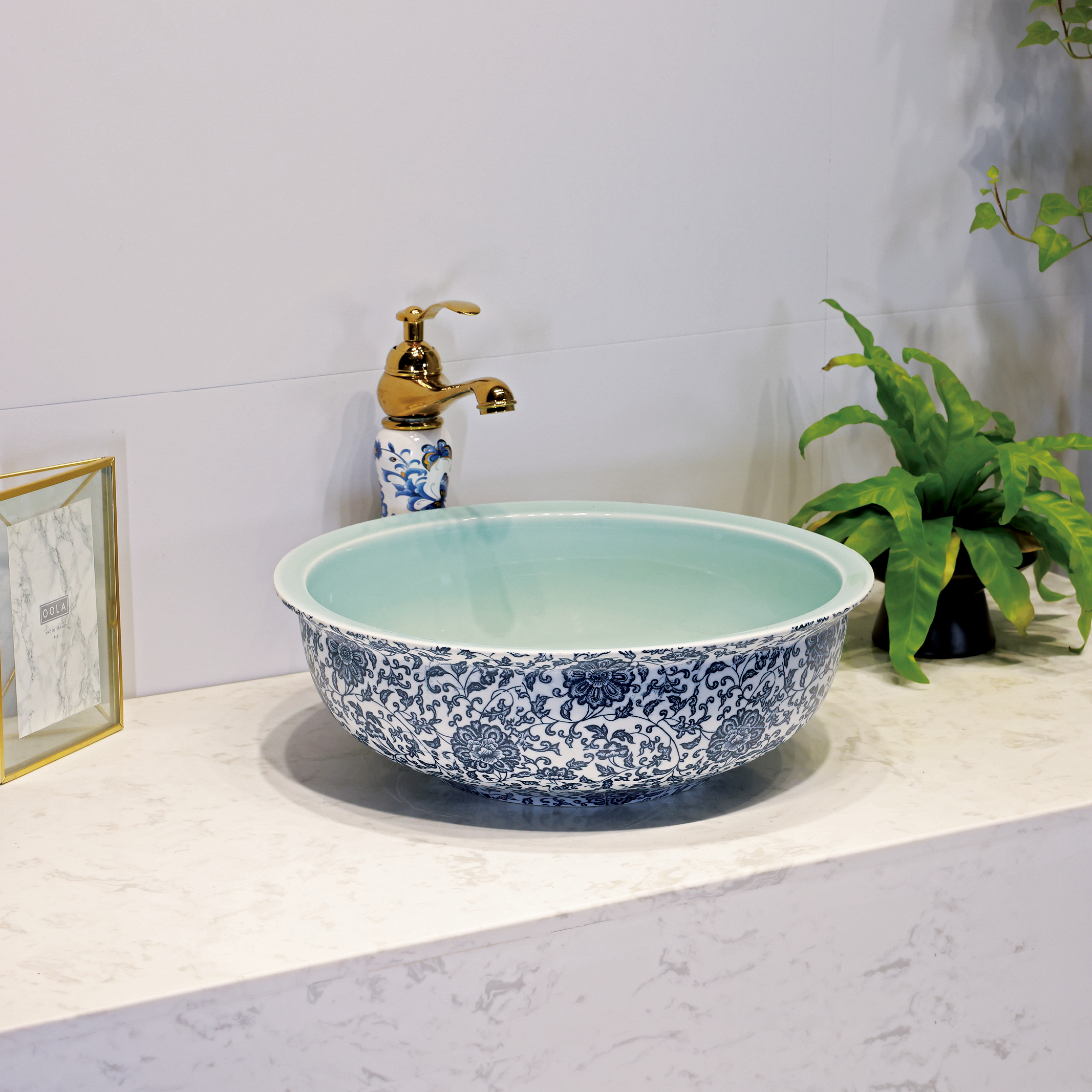 Blue and white porcelain washbasin