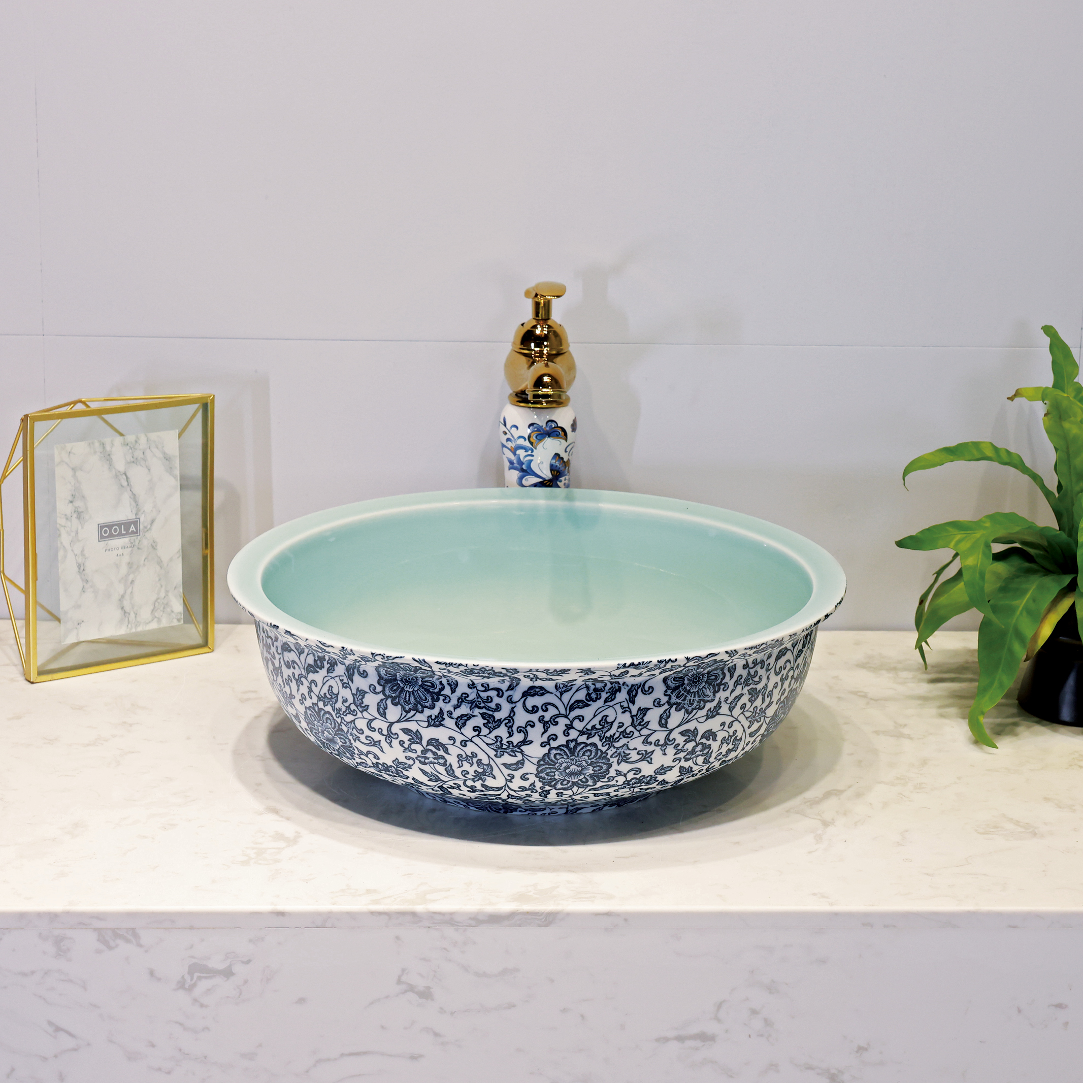 Blue and white porcelain washbasin