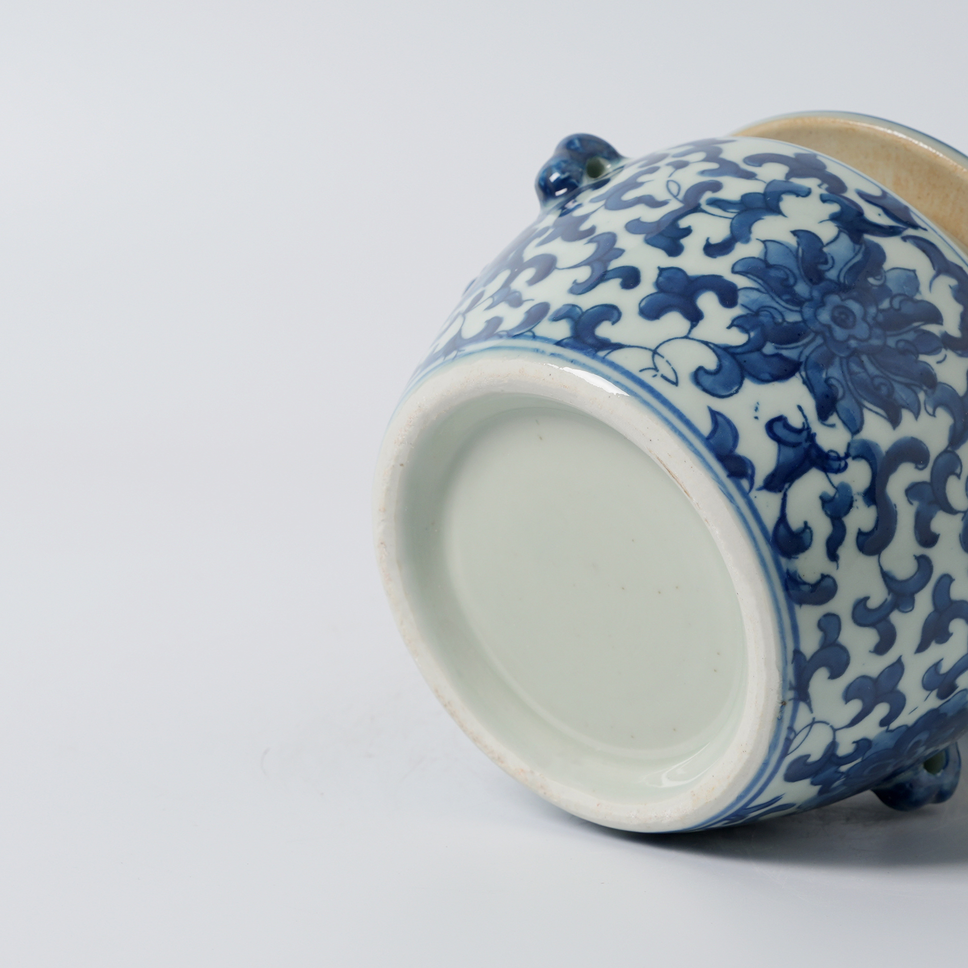 Antique blue and white floral pattern decorated ginger jar lid 70