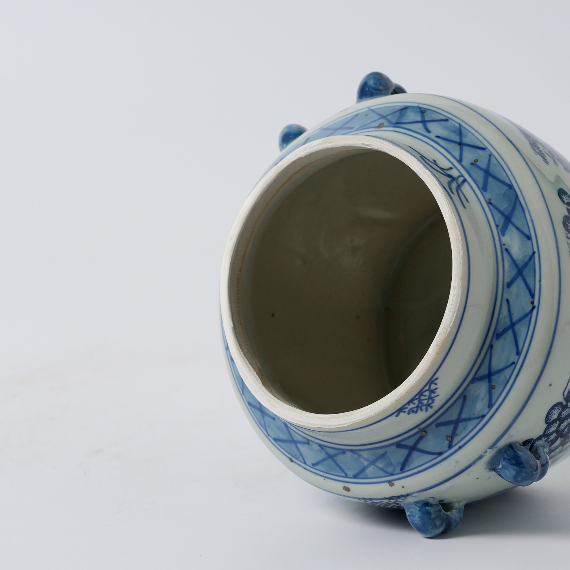 Antique blue and white floral pattern decorated ginger jar lid 67