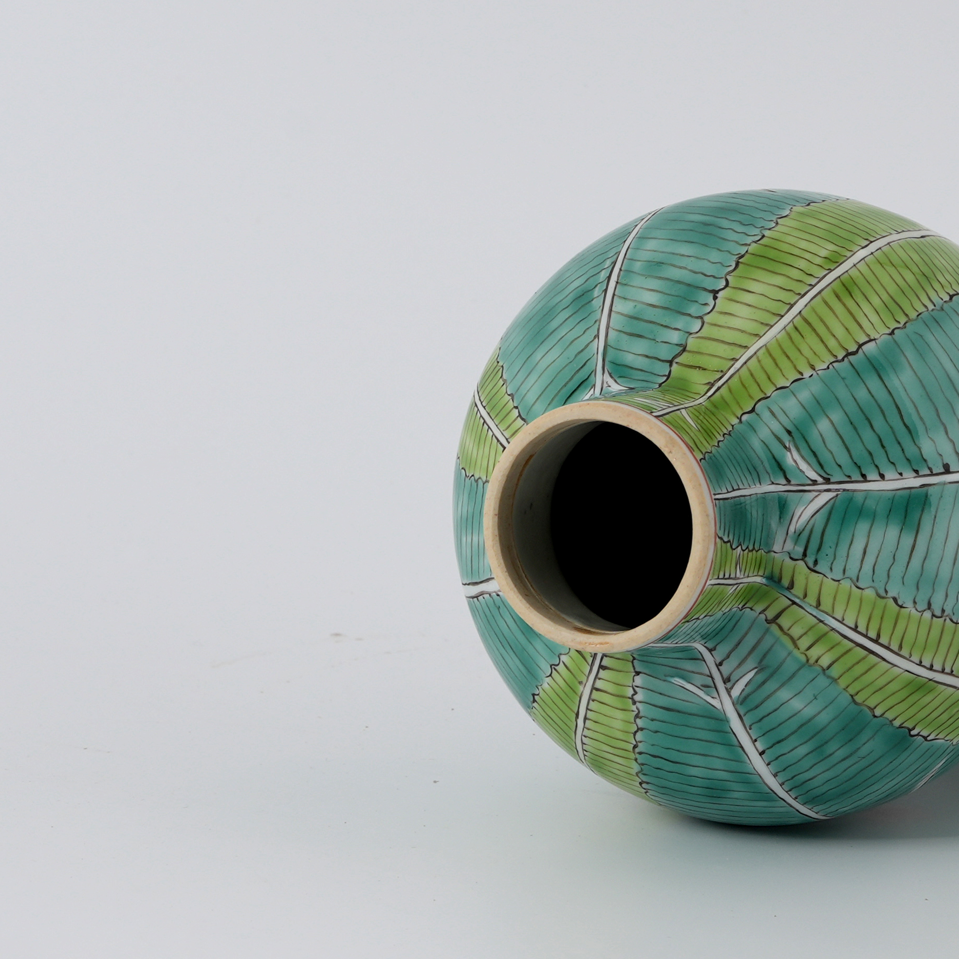 Hand-painted Cabbage Leaf Meiping Vase with Cover