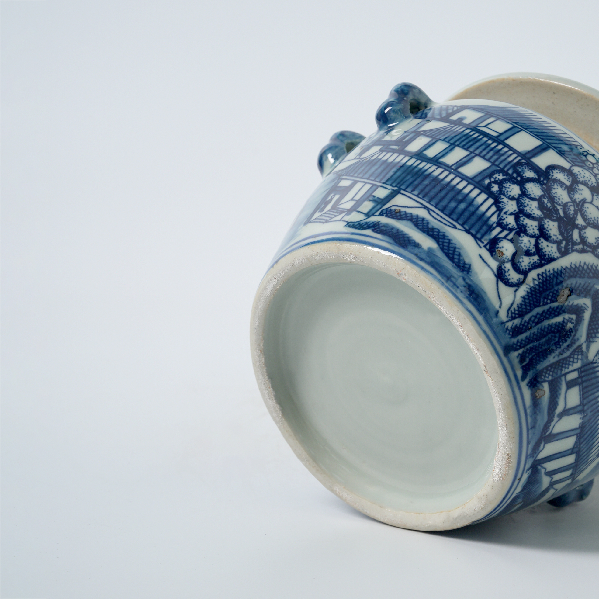 Antique blue and white floral pattern decorated ginger jar lid 67