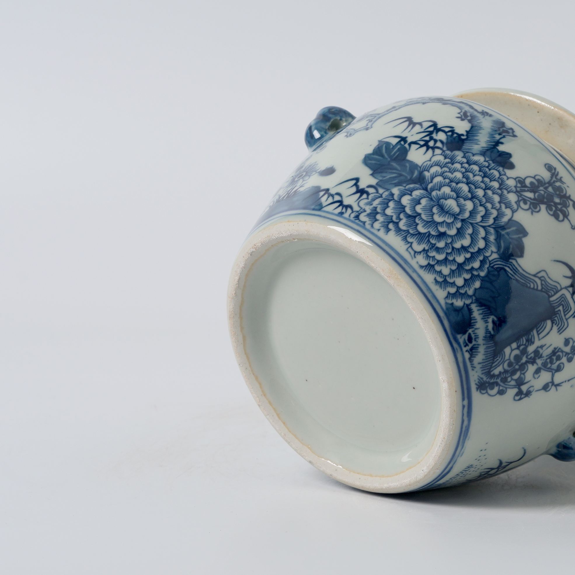Antique blue and white floral pattern decorated ginger jar lid 68
