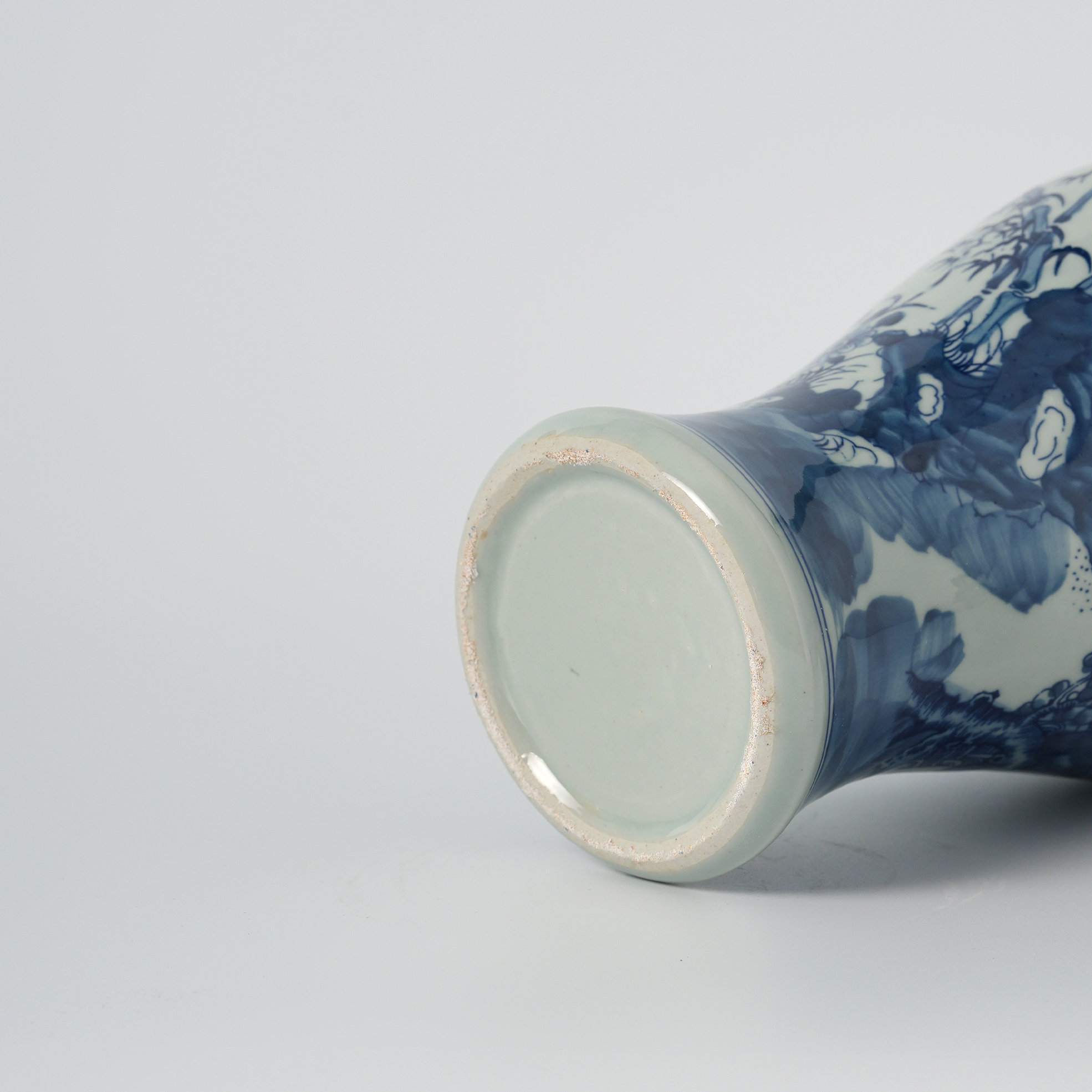 Antique blue and white floral pattern decorative vase 72