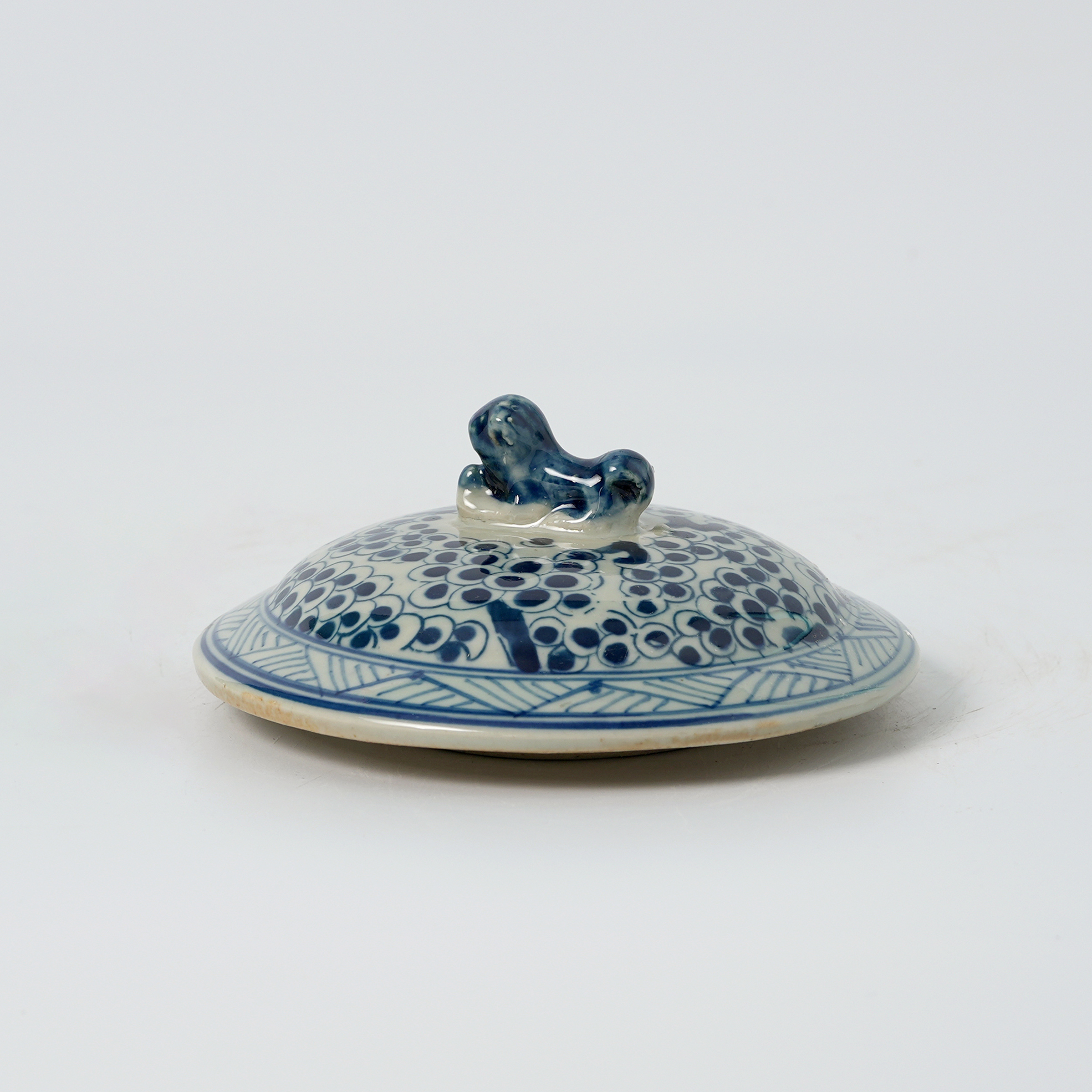 Antique blue and white floral pattern decorated ginger jar lid 71