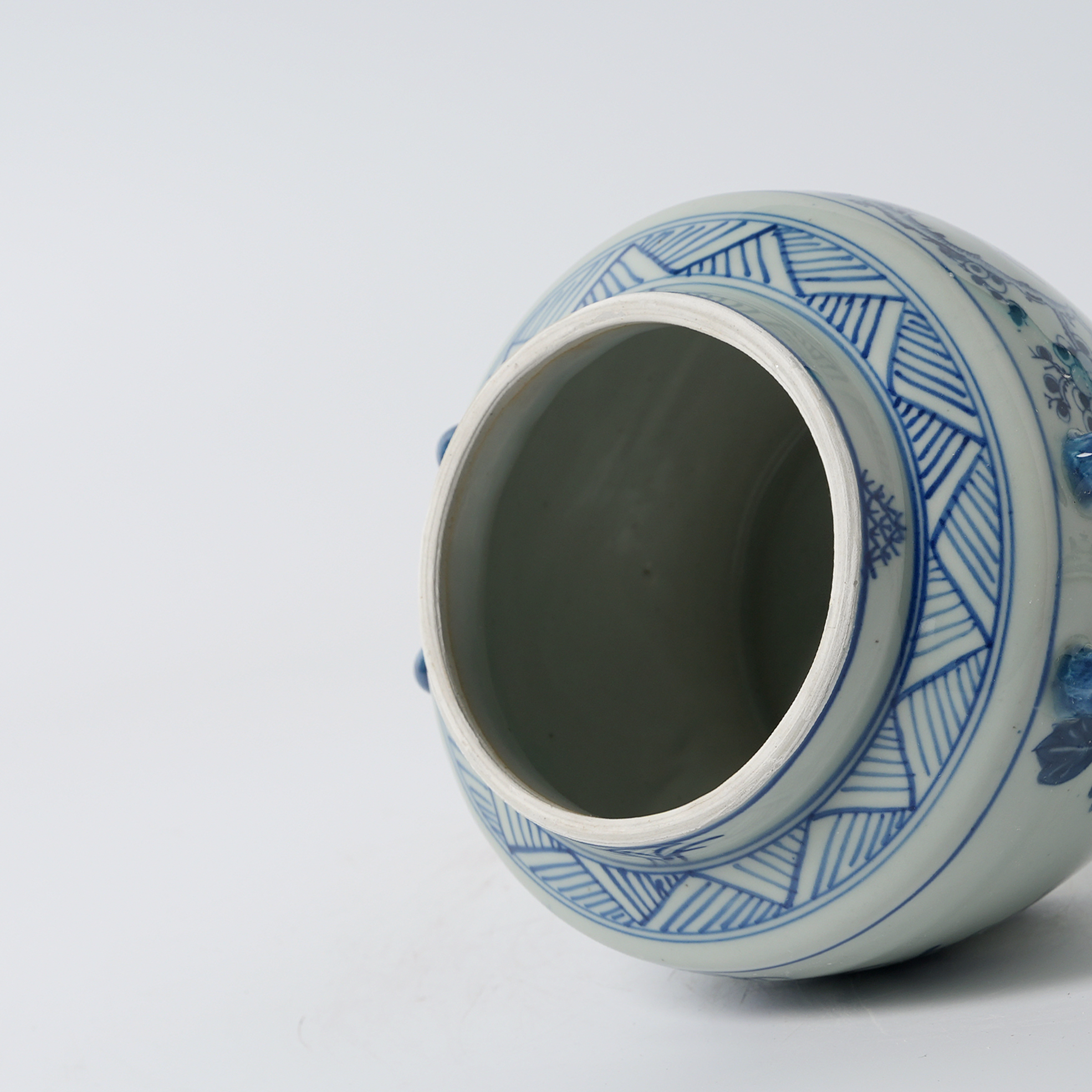 Antique blue and white floral pattern decorated ginger jar lid 68