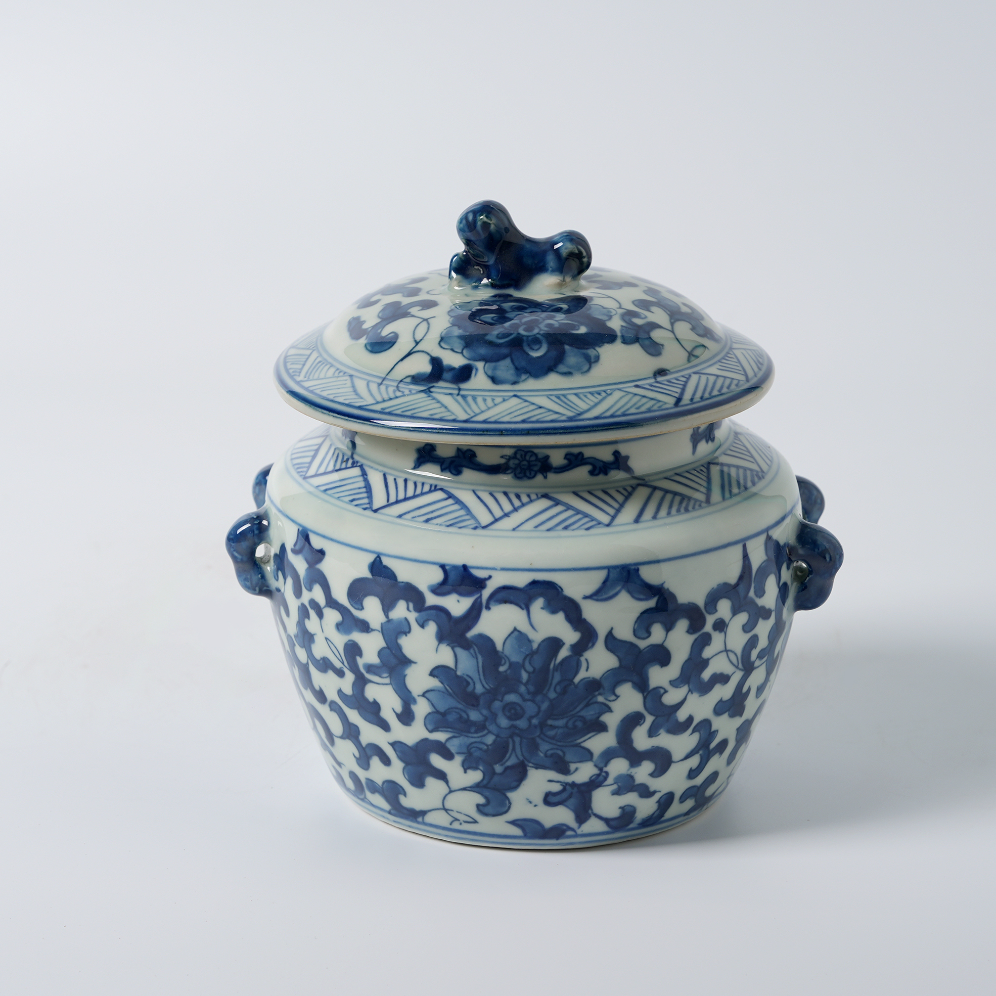 Antique blue and white floral pattern decorated ginger jar lid 70