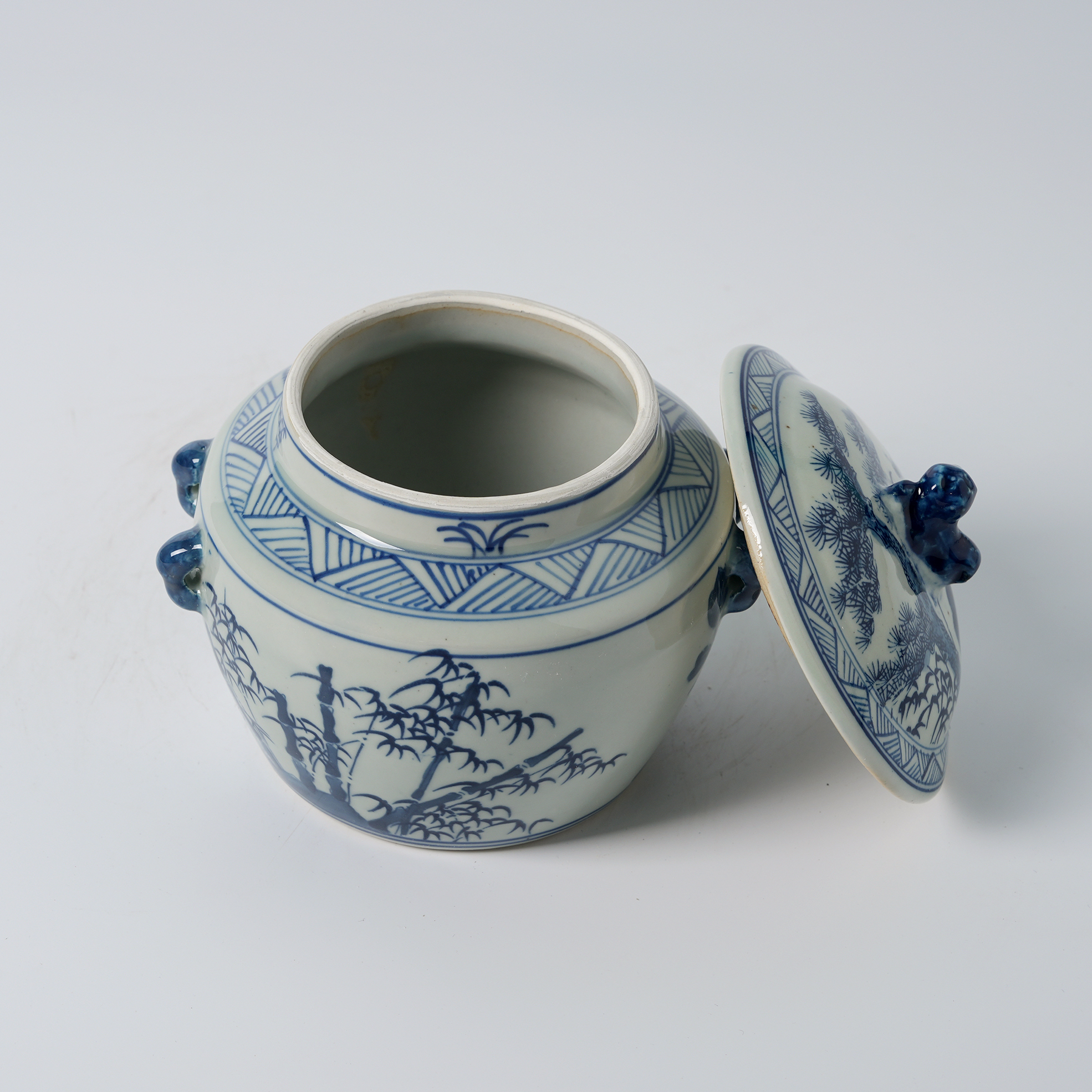 Antique blue and white floral pattern decorated ginger jar lid 68