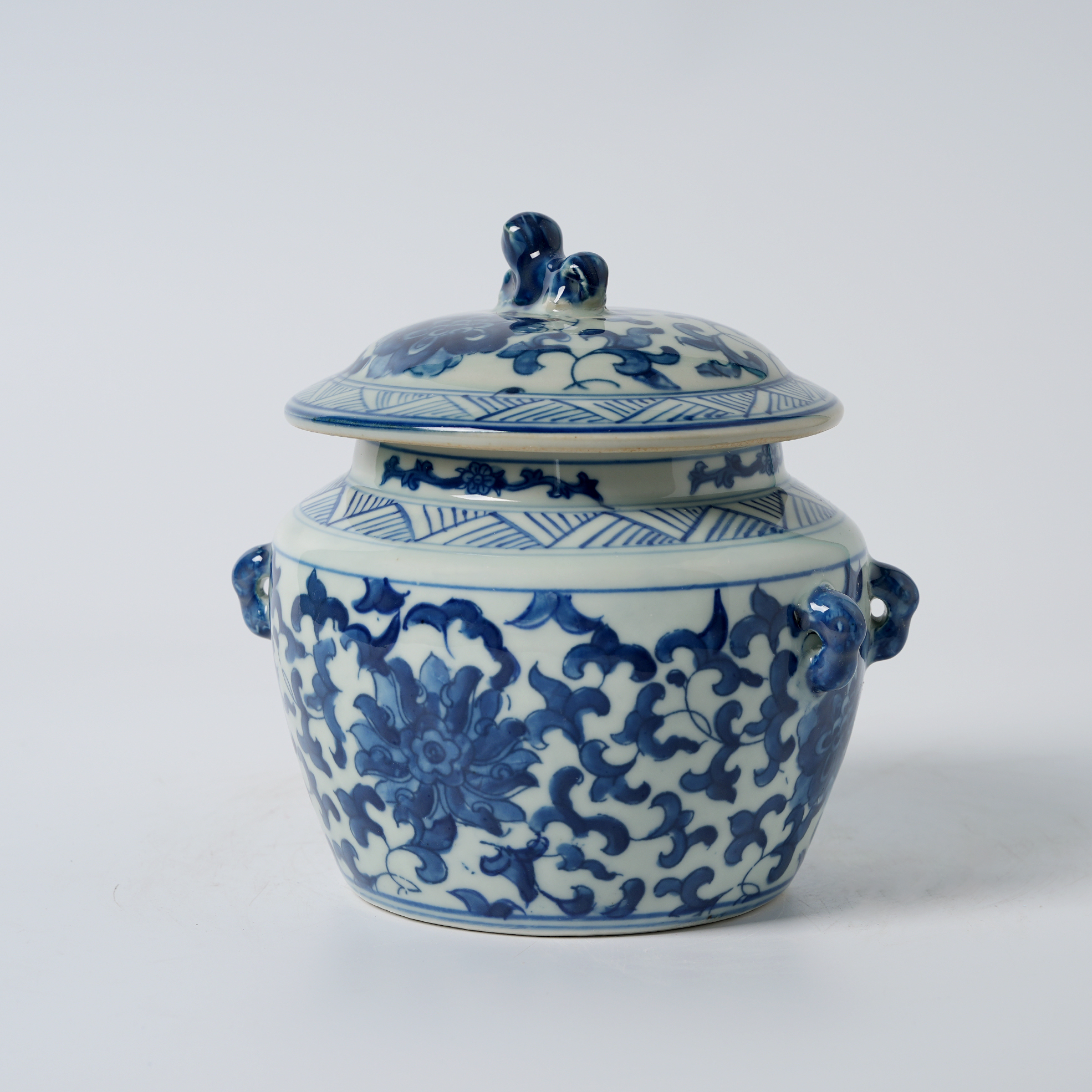 Antique blue and white floral pattern decorated ginger jar lid 70