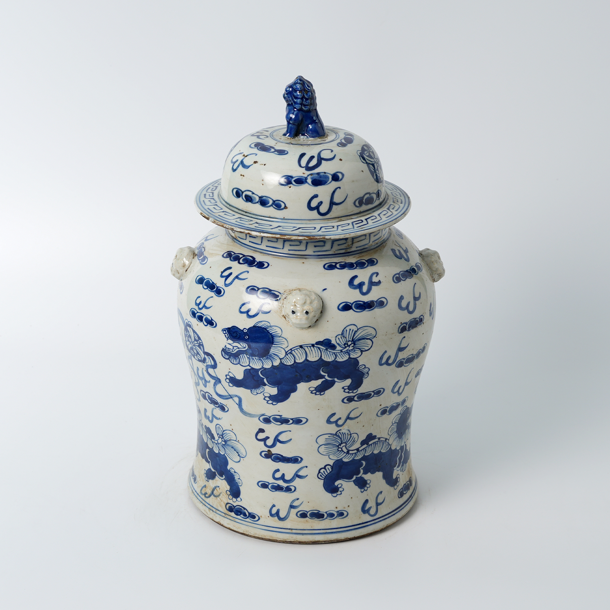 Antique blue and white porcelain lion head ceramic flower pot, hand-painted 62
