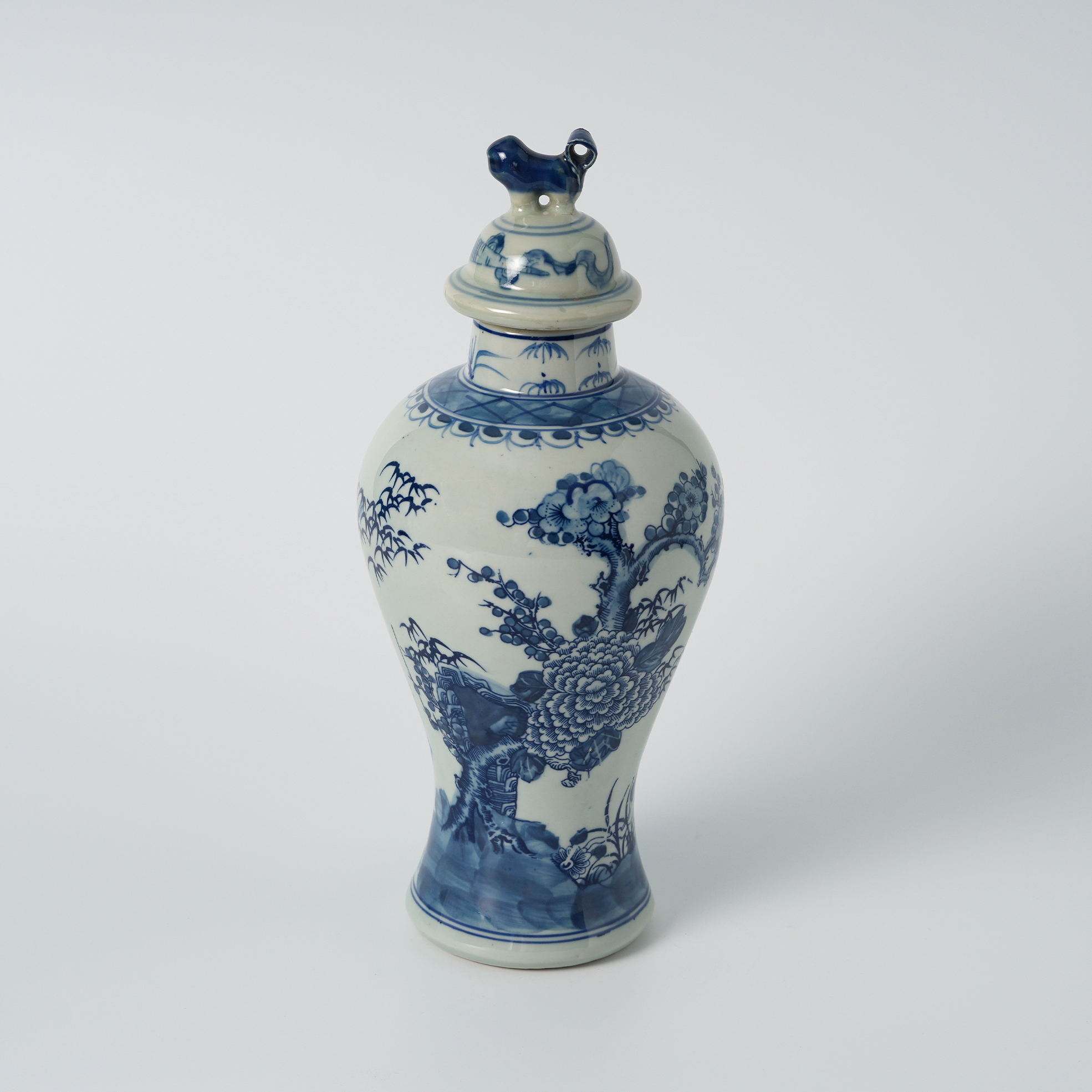 Antique blue and white floral pattern decorative vase 72