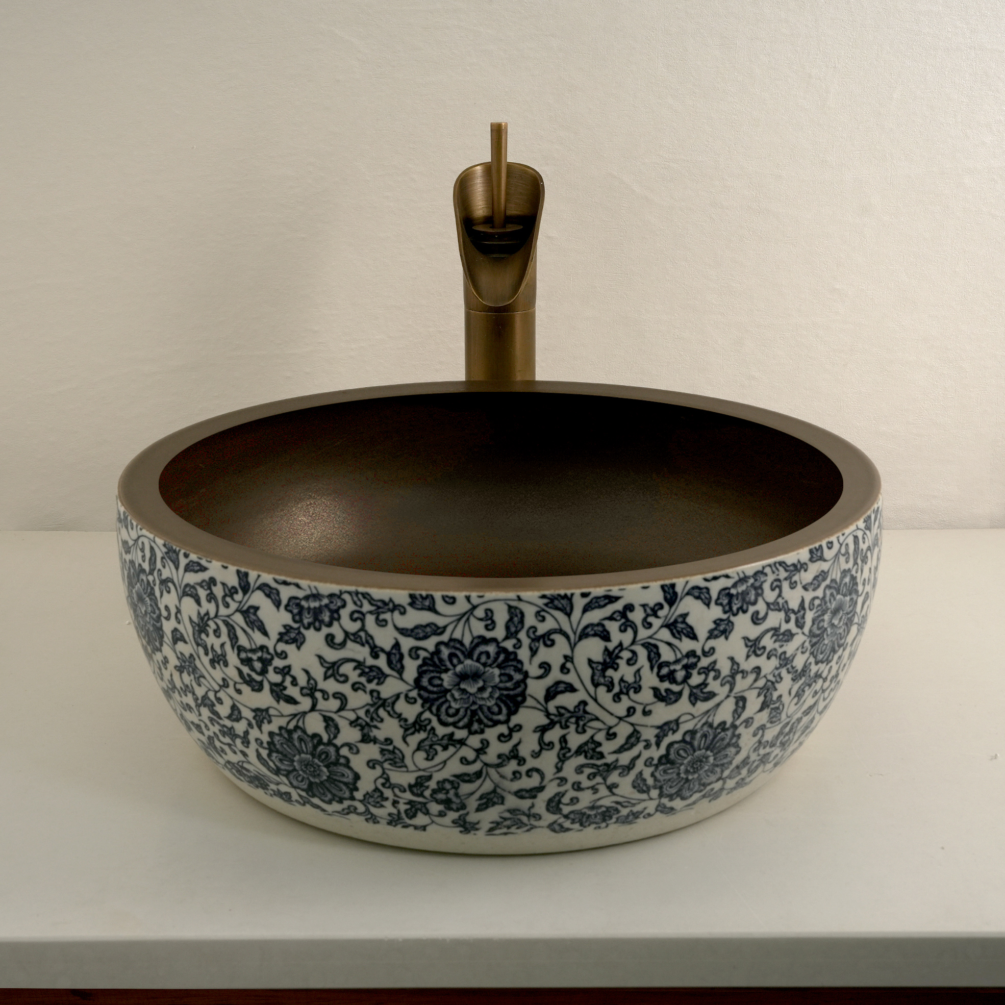 Washbasin with a brown and blue pattern