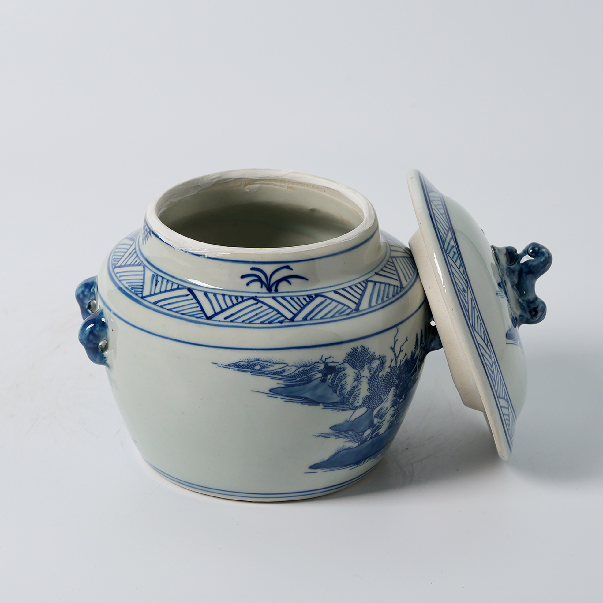 Antique blue and white floral pattern decorated ginger jar lid 69