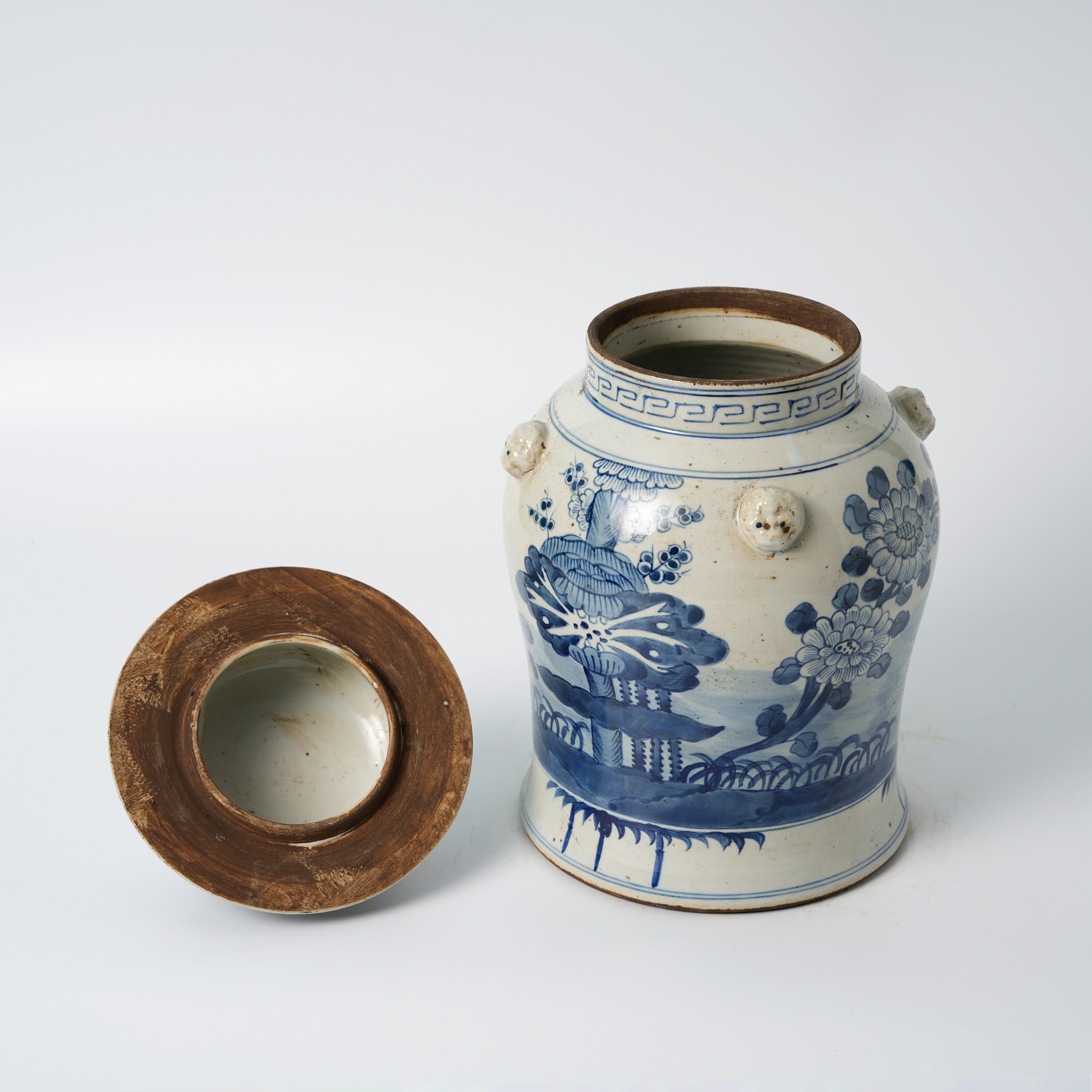 Antique blue and white porcelain lion head ceramic flower pot, hand-painted 64