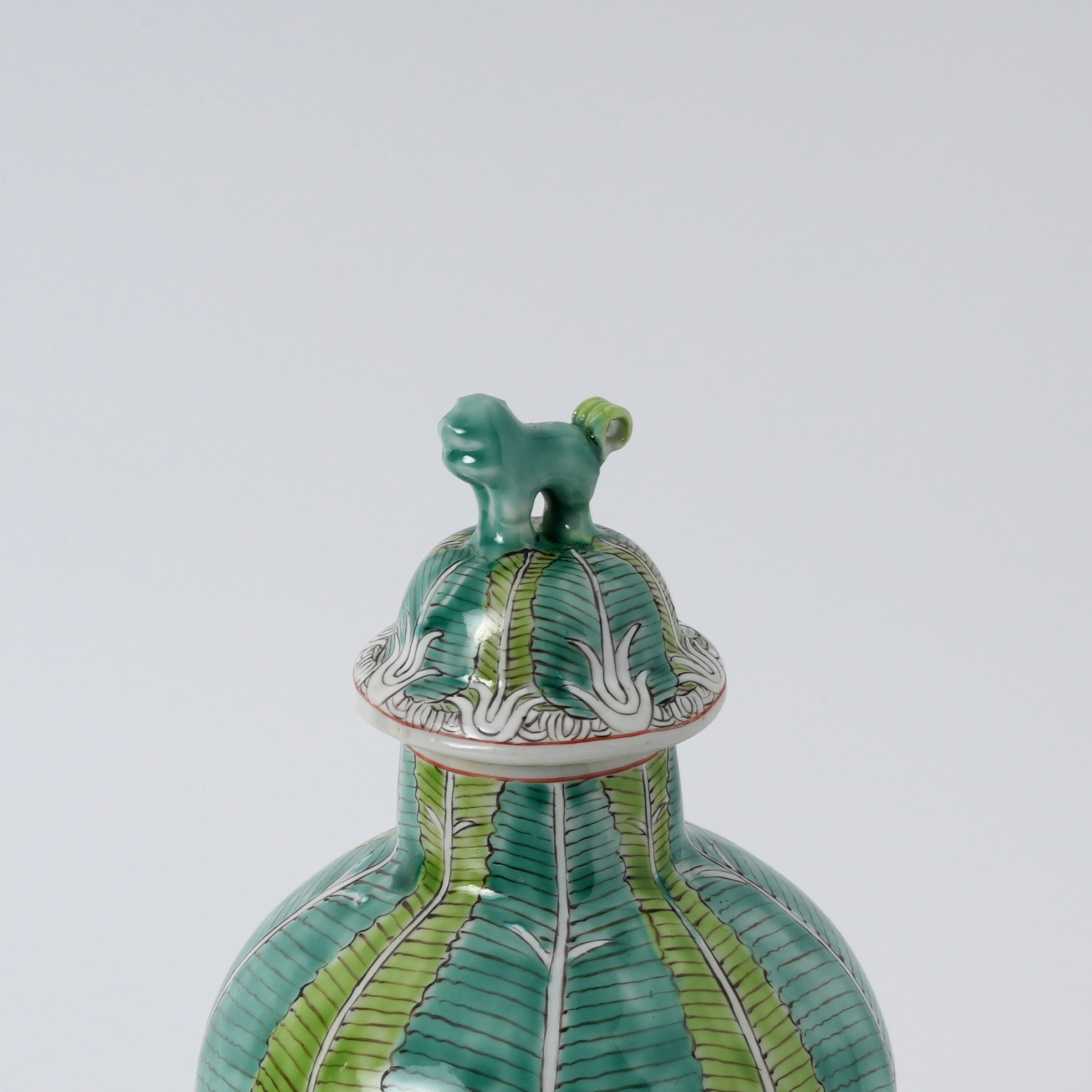 Hand-painted Cabbage Leaf Meiping Vase with Cover