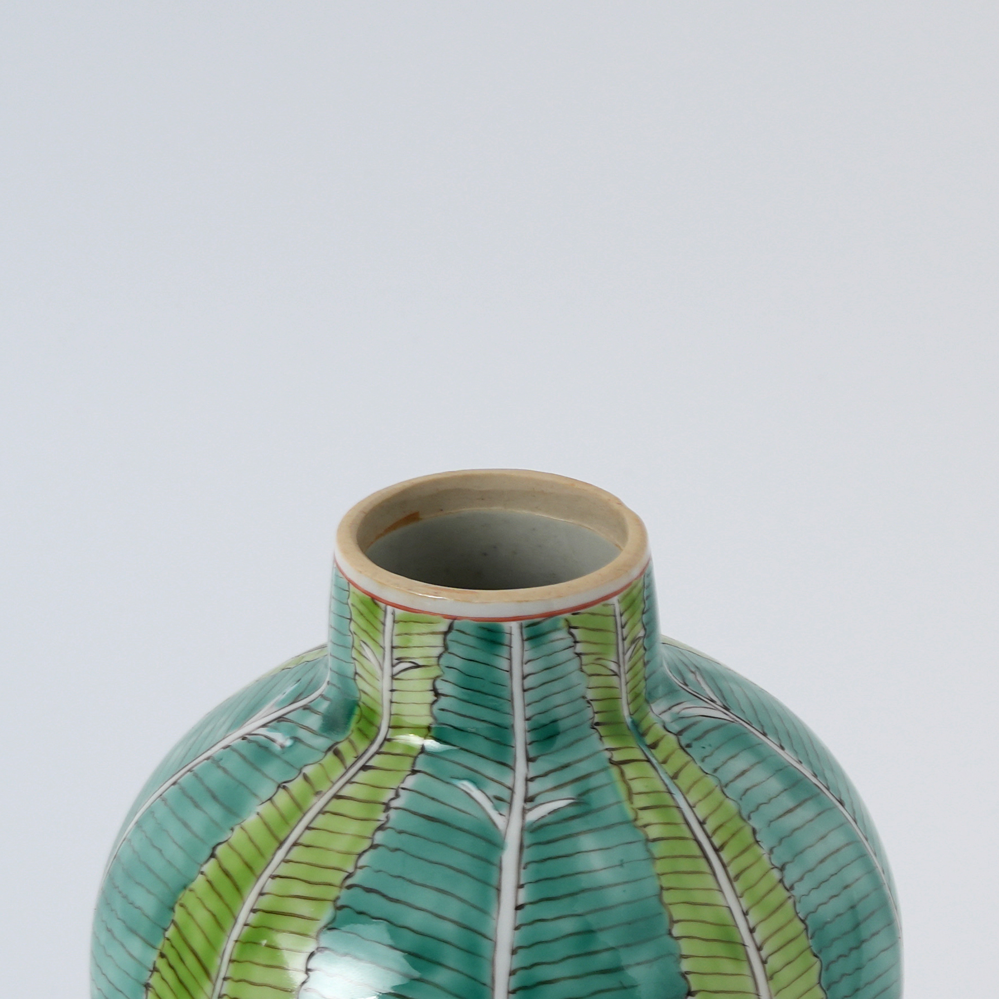 Hand-painted Cabbage Leaf Meiping Vase with Cover