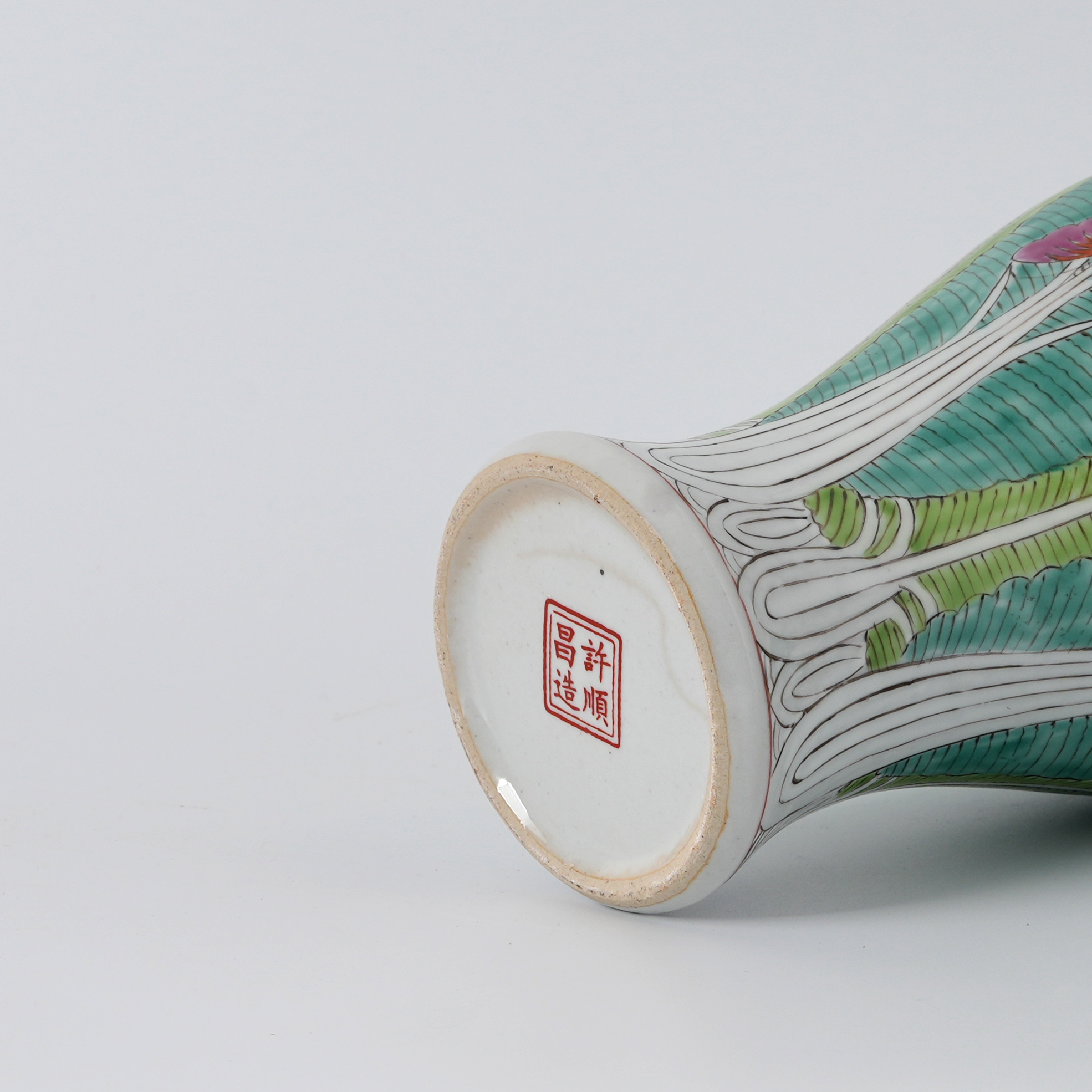 Hand-painted Cabbage Leaf Meiping Vase with Cover