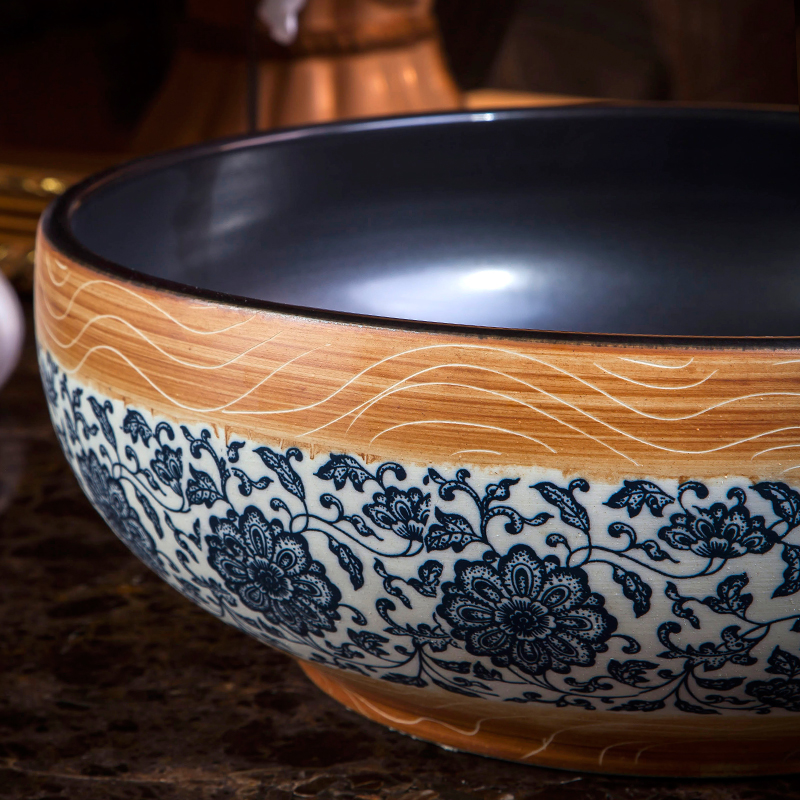 Washbasin with mixed patterns