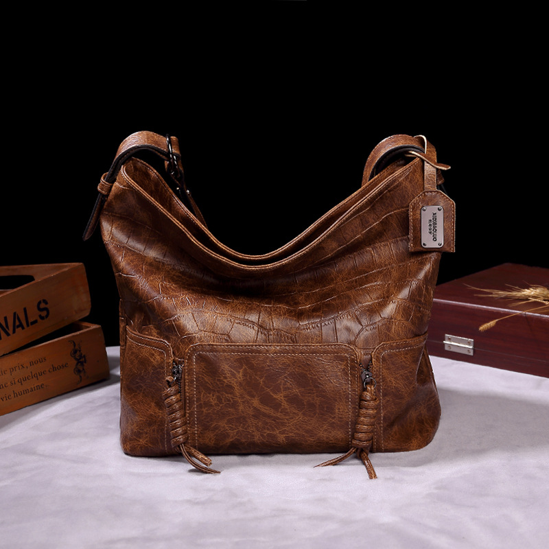 Retro versatile large capacity leather bag