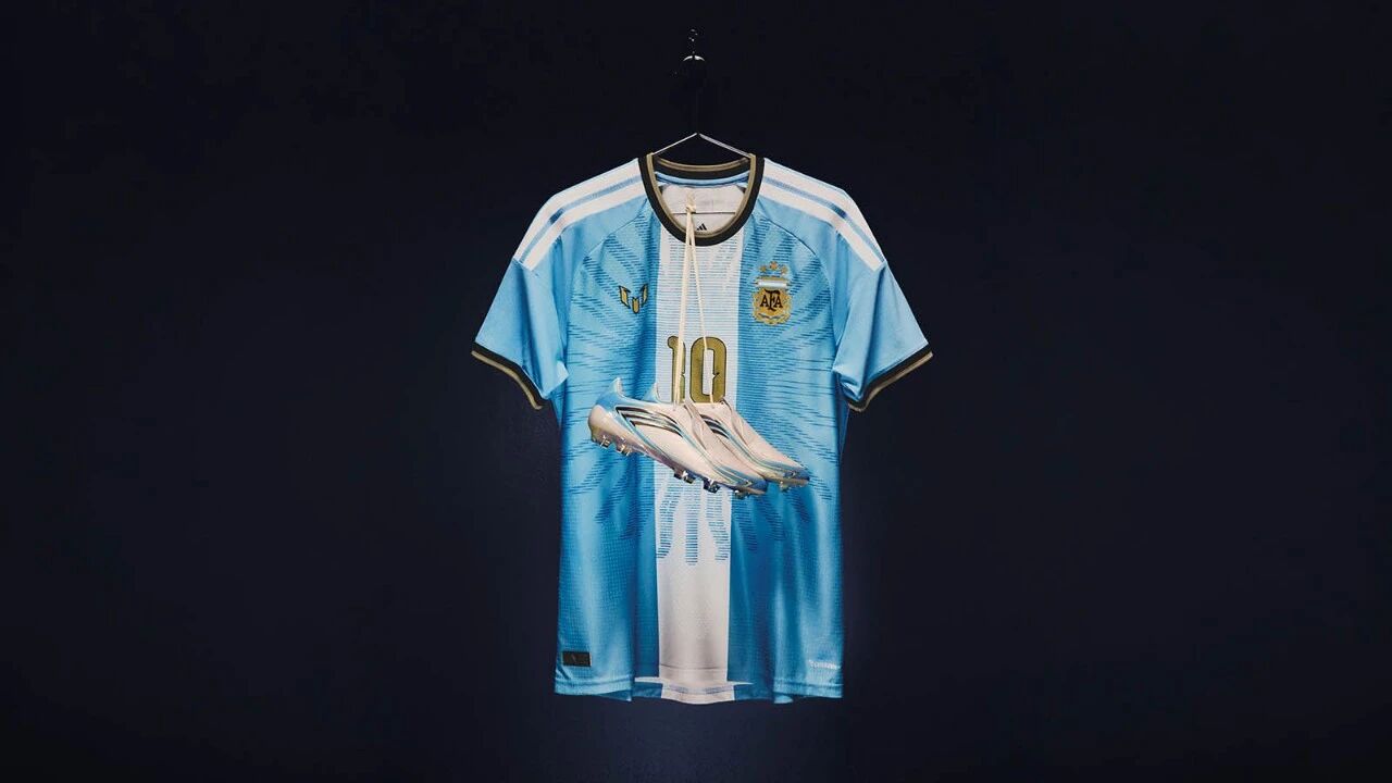 The numbered farewell shirt, front view
