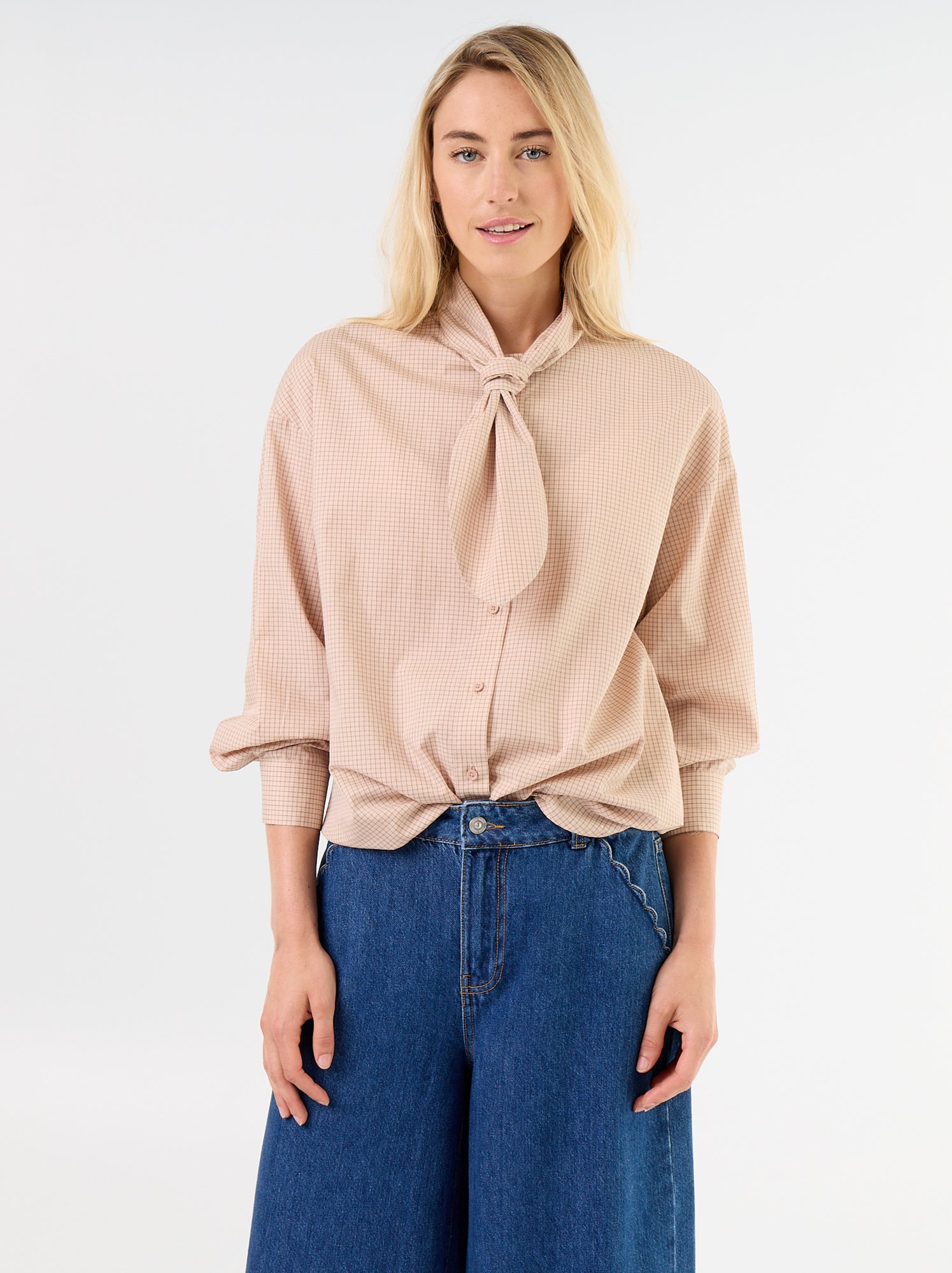 Chemise ample à manches longues et col lavallière - Beige