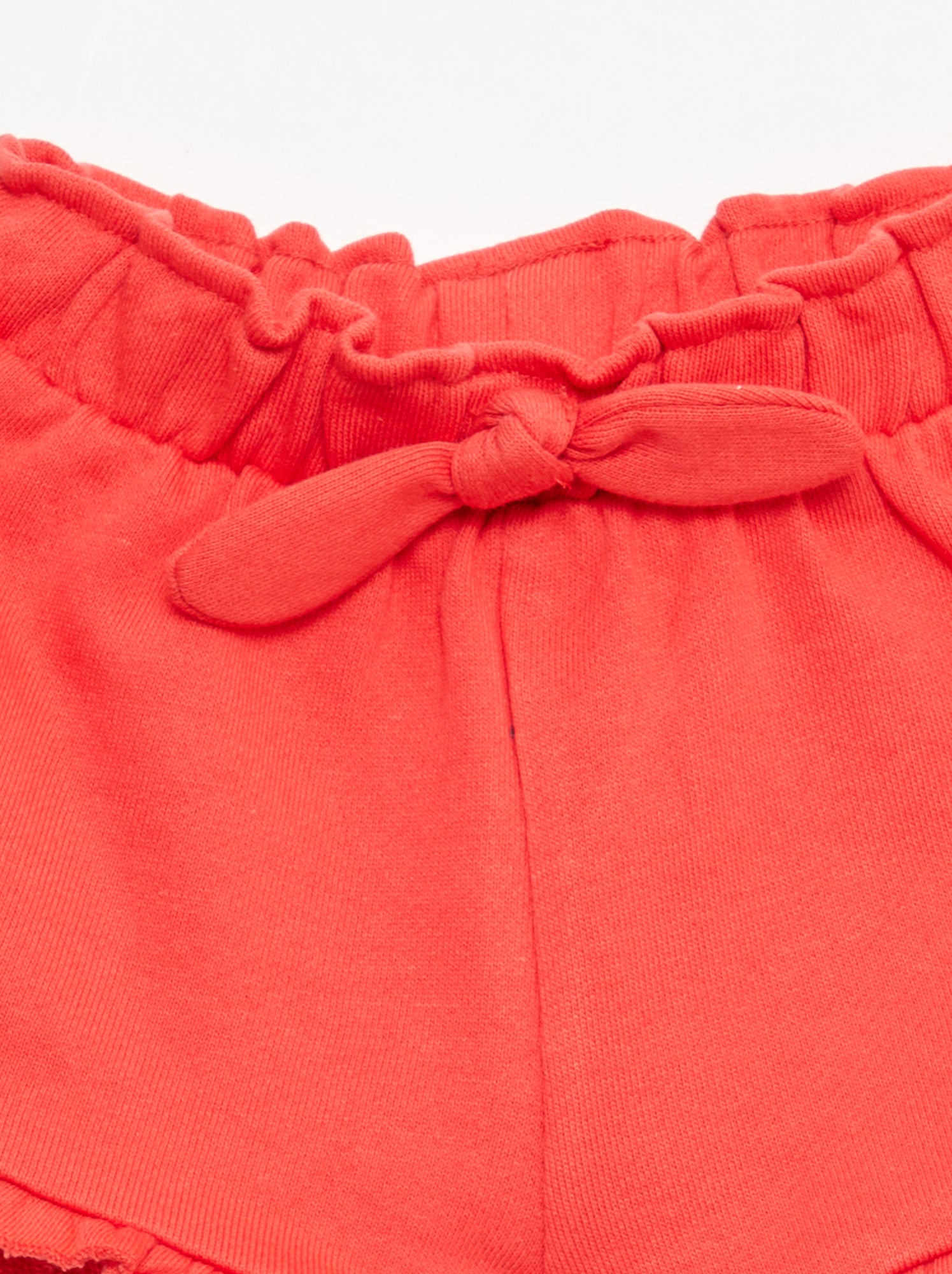 Short volanté avec nœud à la taille - Rouge