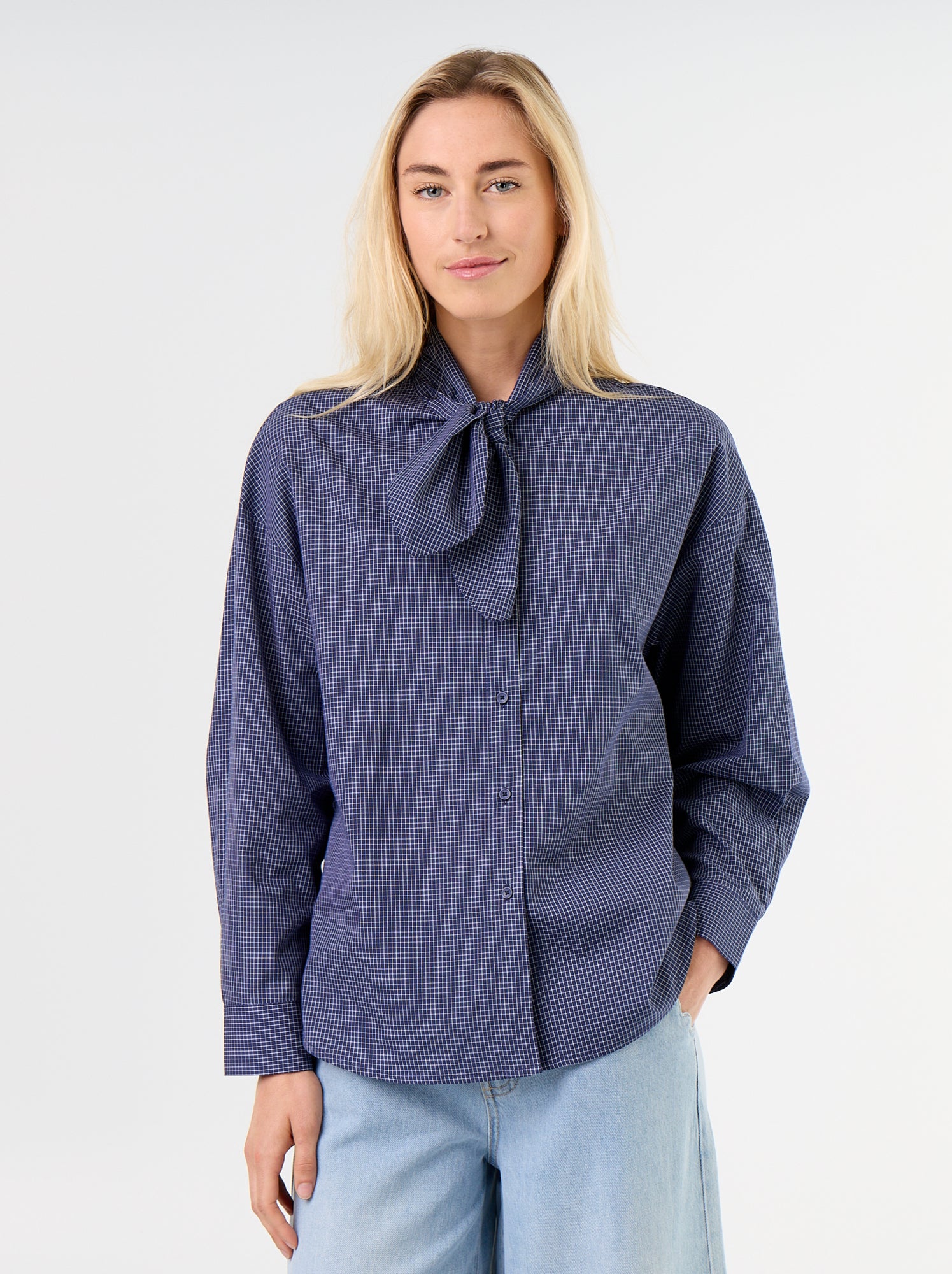 Chemise ample à manches longues et col lavallière - Bleu