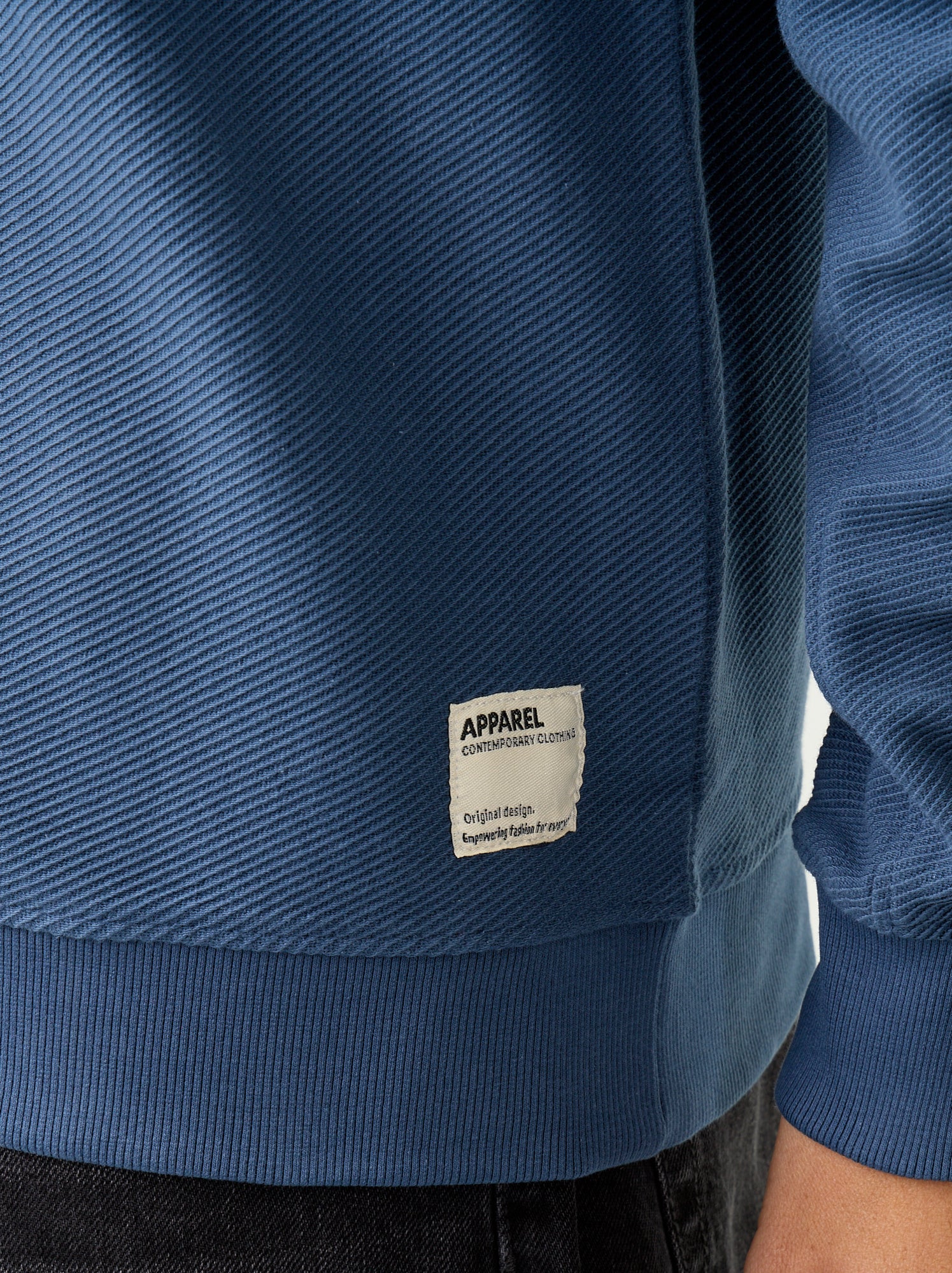 Pull en maille fine jauge côtelée - Bleu