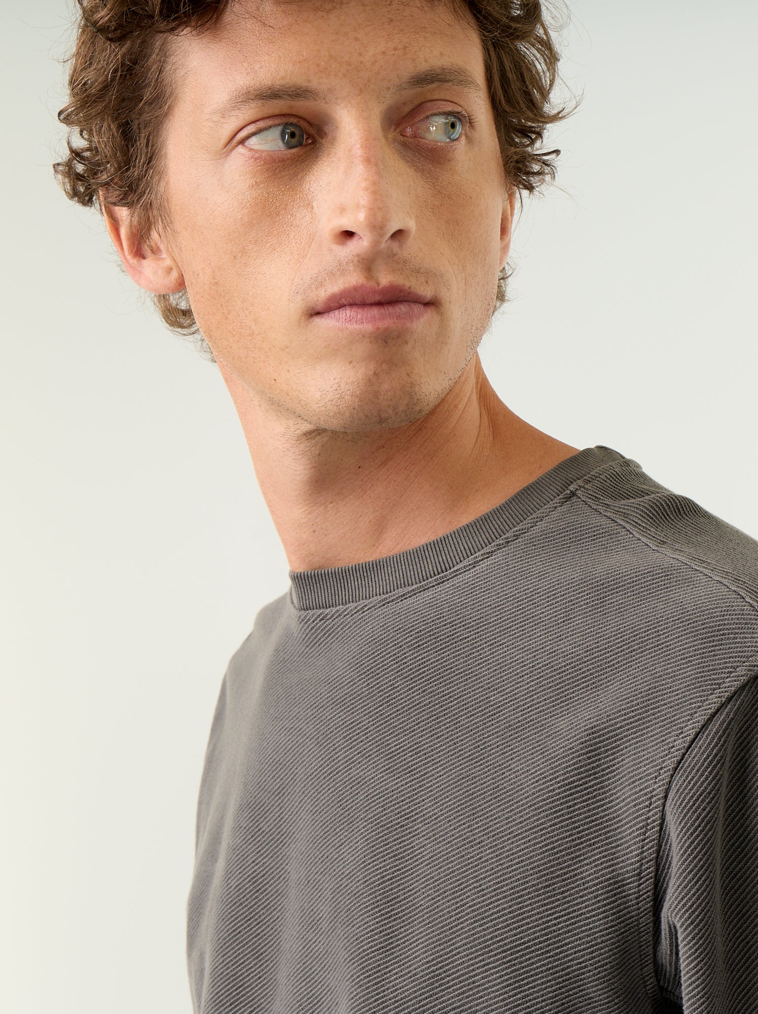Pull en maille fine jauge côtelée - Gris