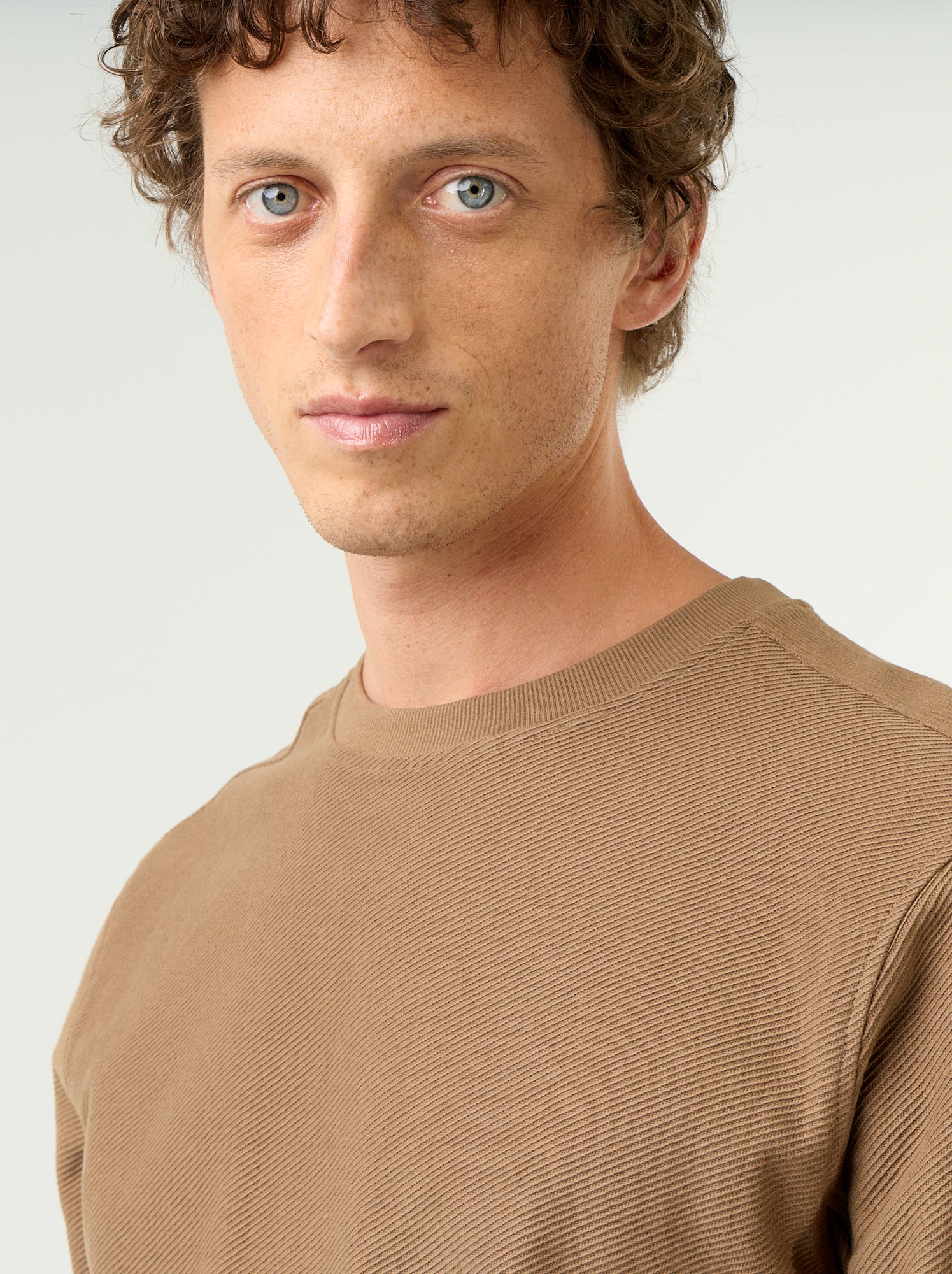 Pull en maille fine jauge côtelée - Marron