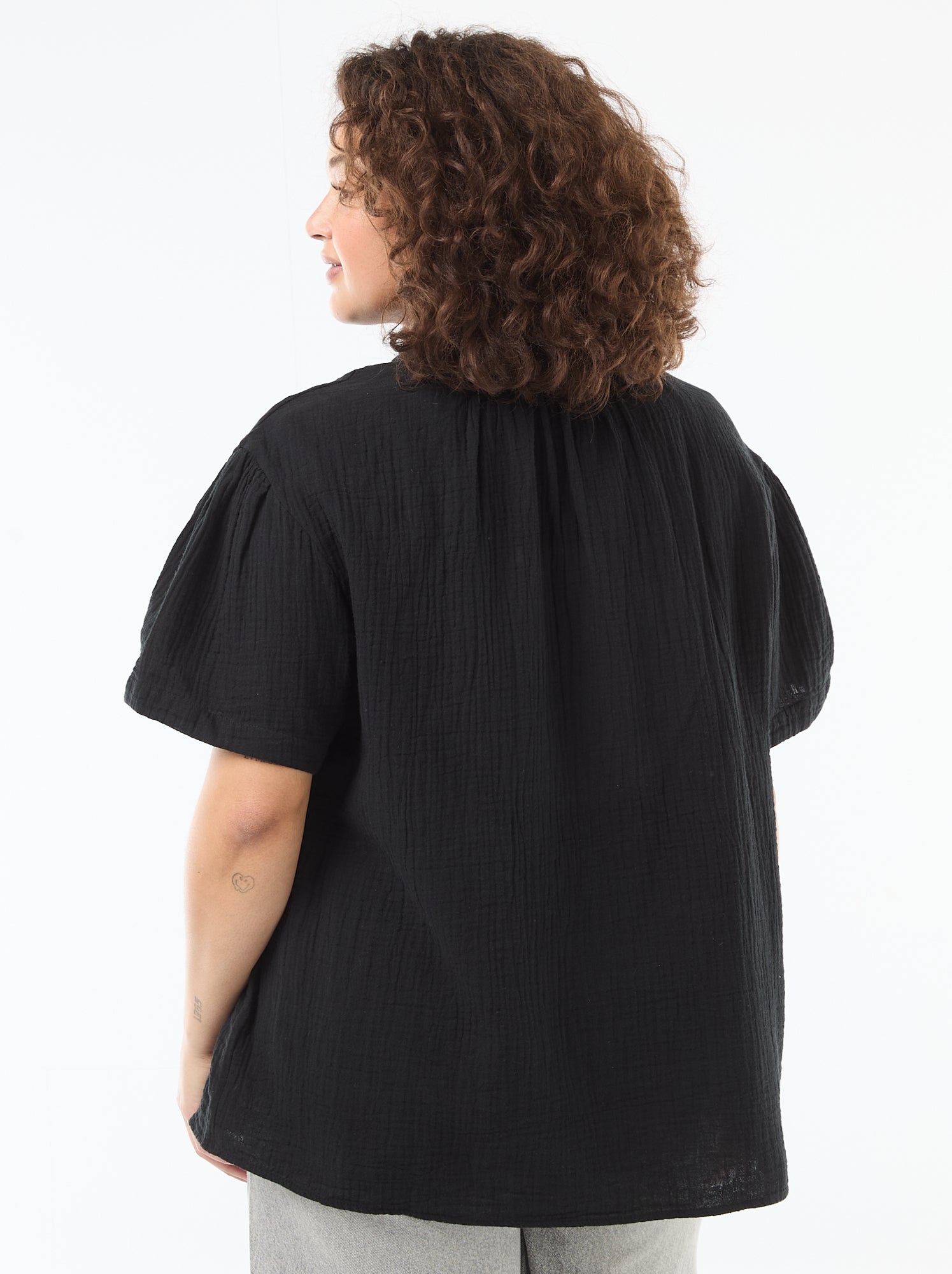 Blouse en gaze de coton avec col froncé - Noir